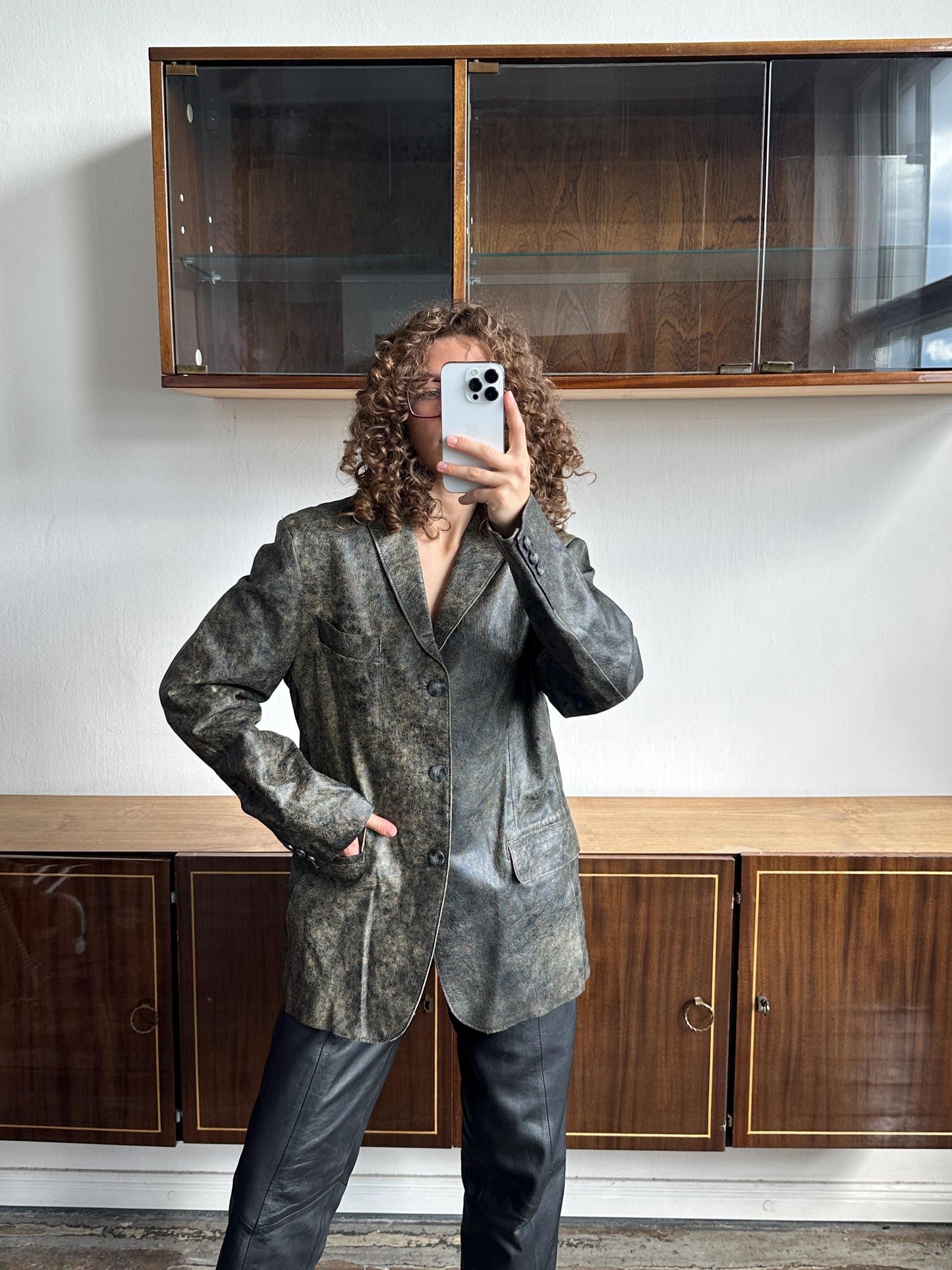 Vintage 90s minimalistic distressed leather blazer in grey, faded leather jacket