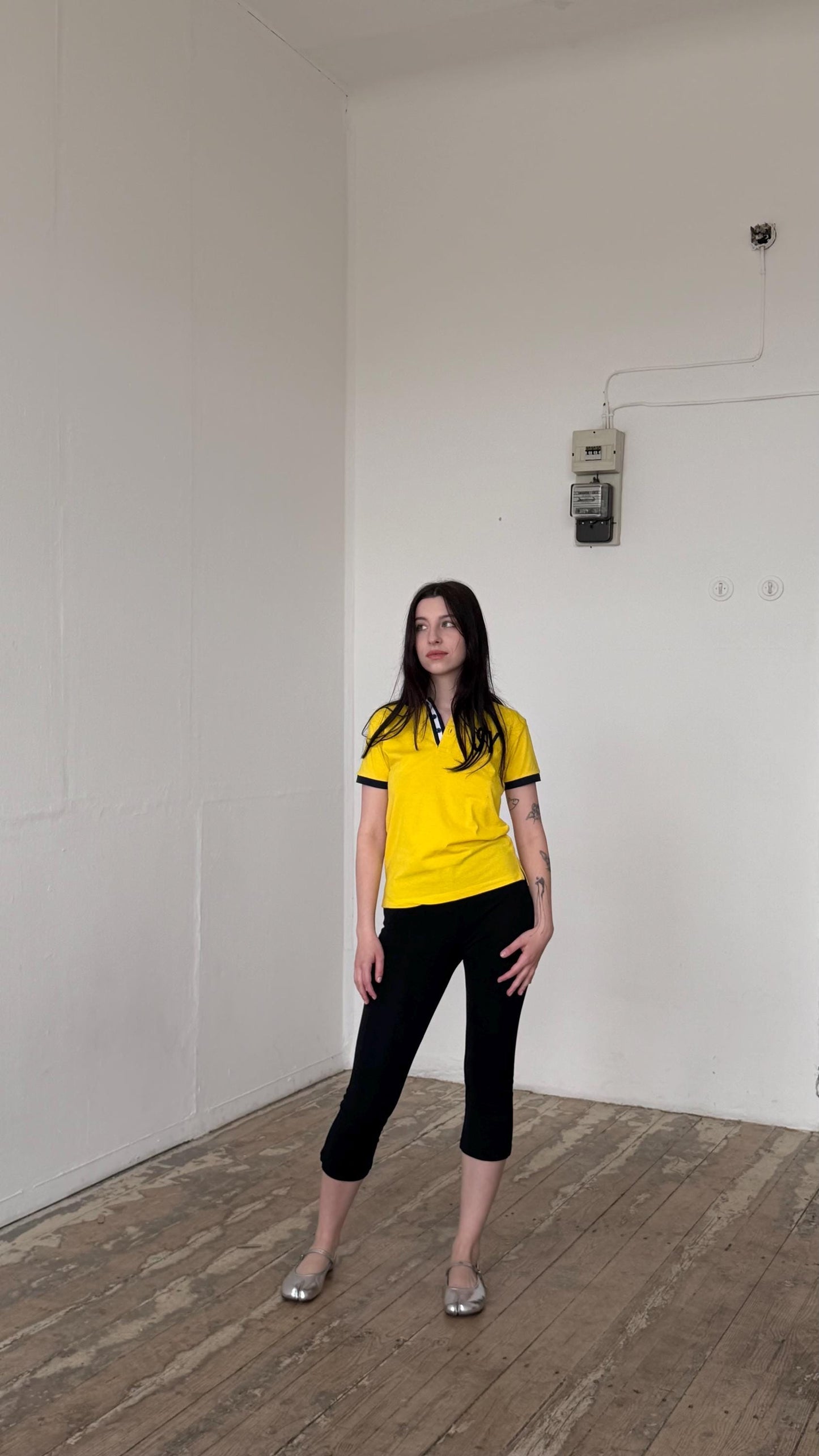 Vintage t-shirt in bright yellow with logo