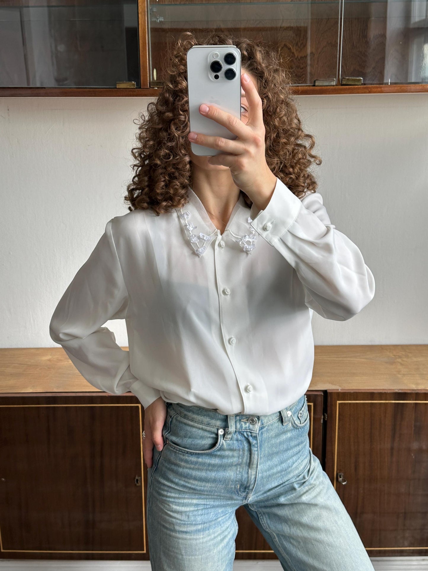 Vintage embroidered flowy blouse in white/cream