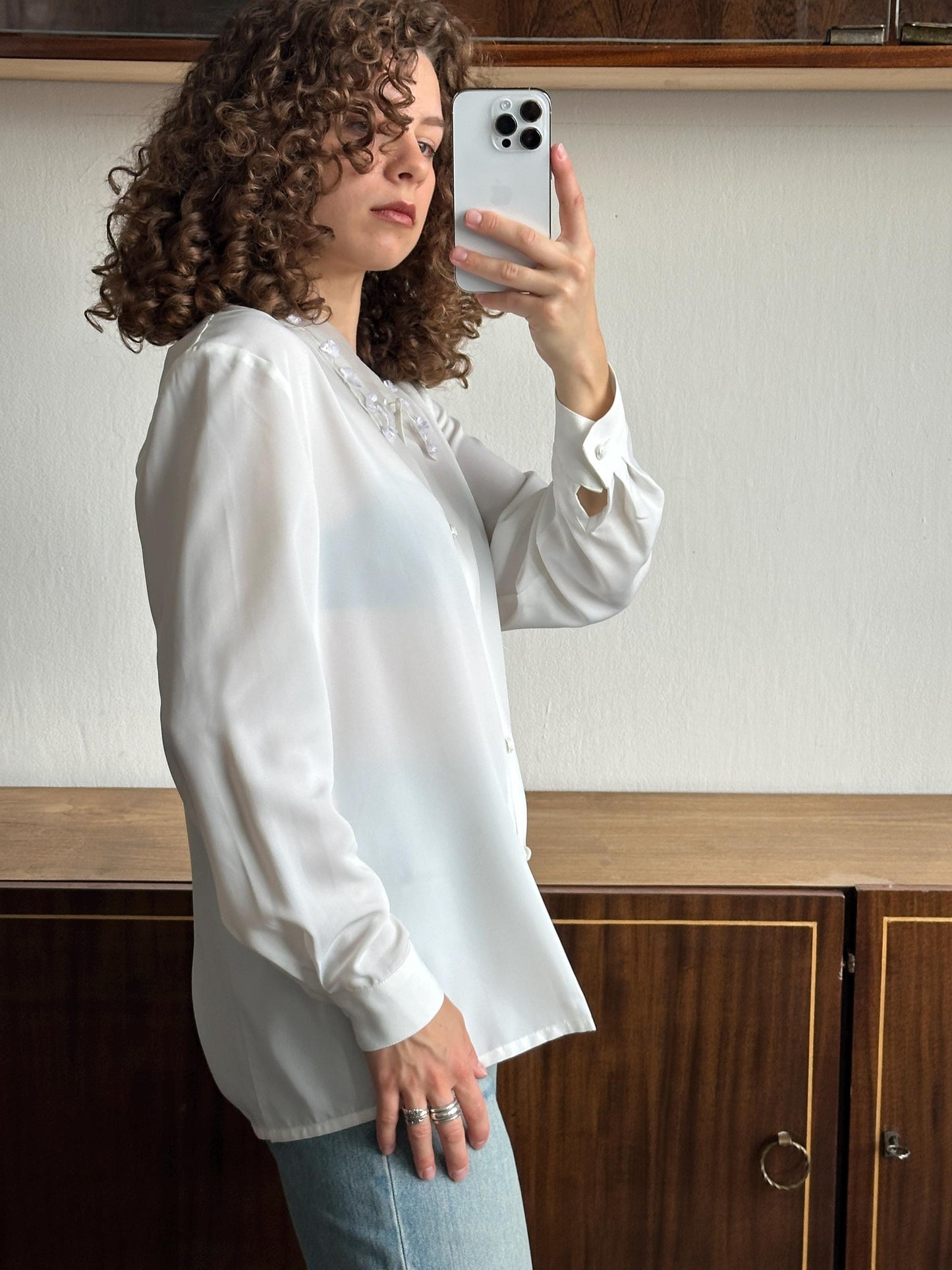 Vintage embroidered flowy blouse in white/cream