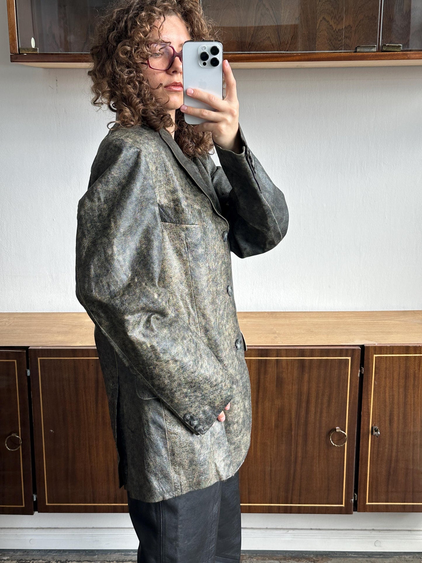 Vintage 90s minimalistic distressed leather blazer in grey, faded leather jacket