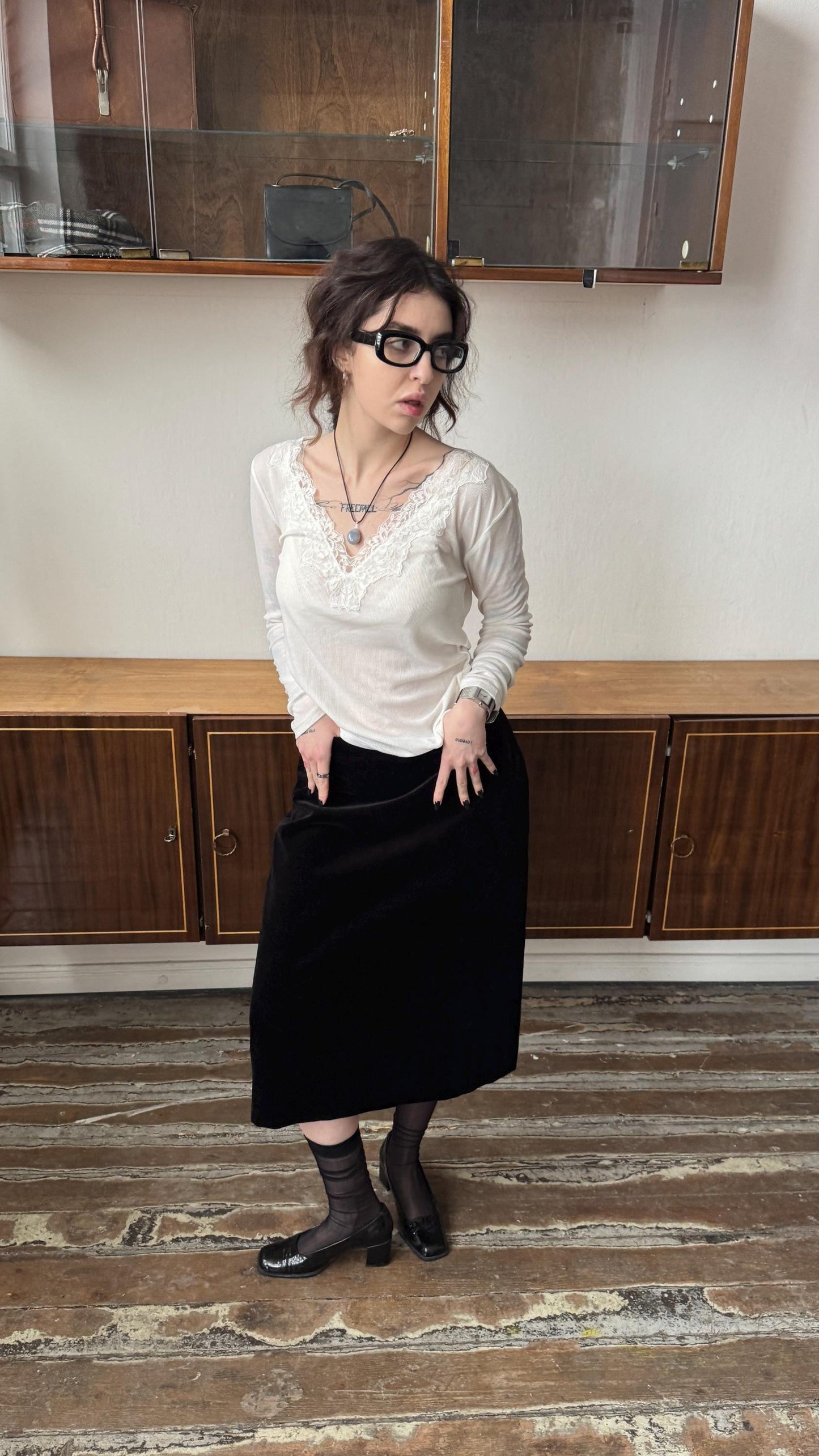 Vintage Velvet Pencil Midi Skirt in Black