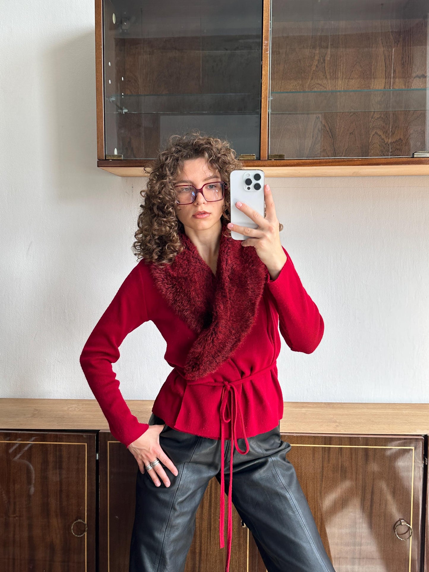 Vintage women slim-fit belted red cardigan with fur collar