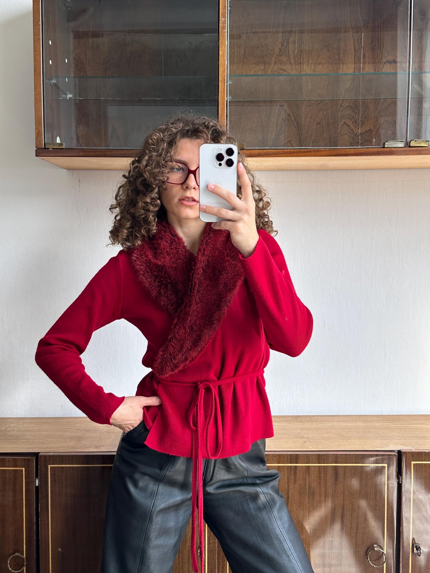 Vintage women slim-fit belted red cardigan with fur collar