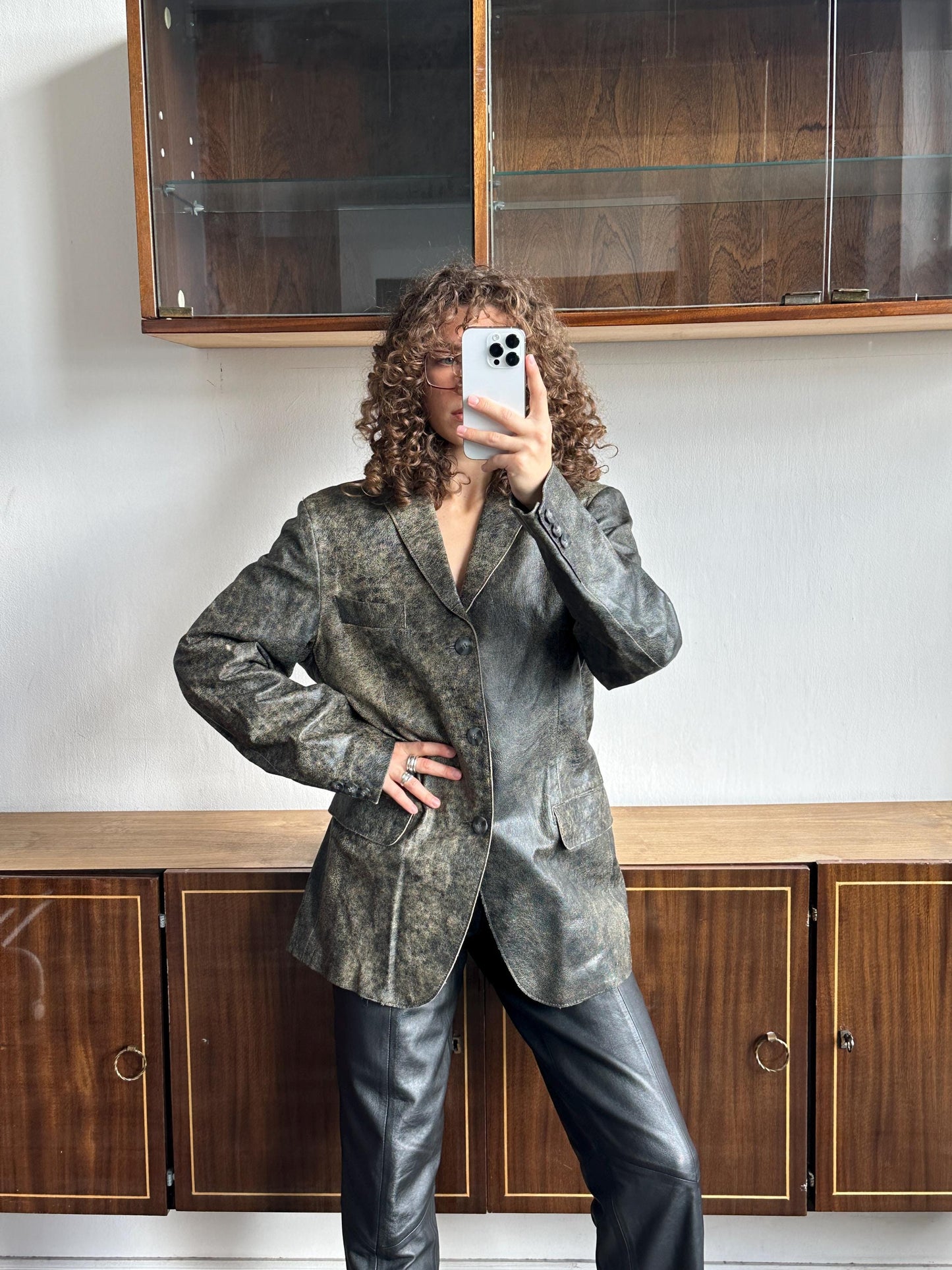 Vintage 90s minimalistic distressed leather blazer in grey, faded leather jacket