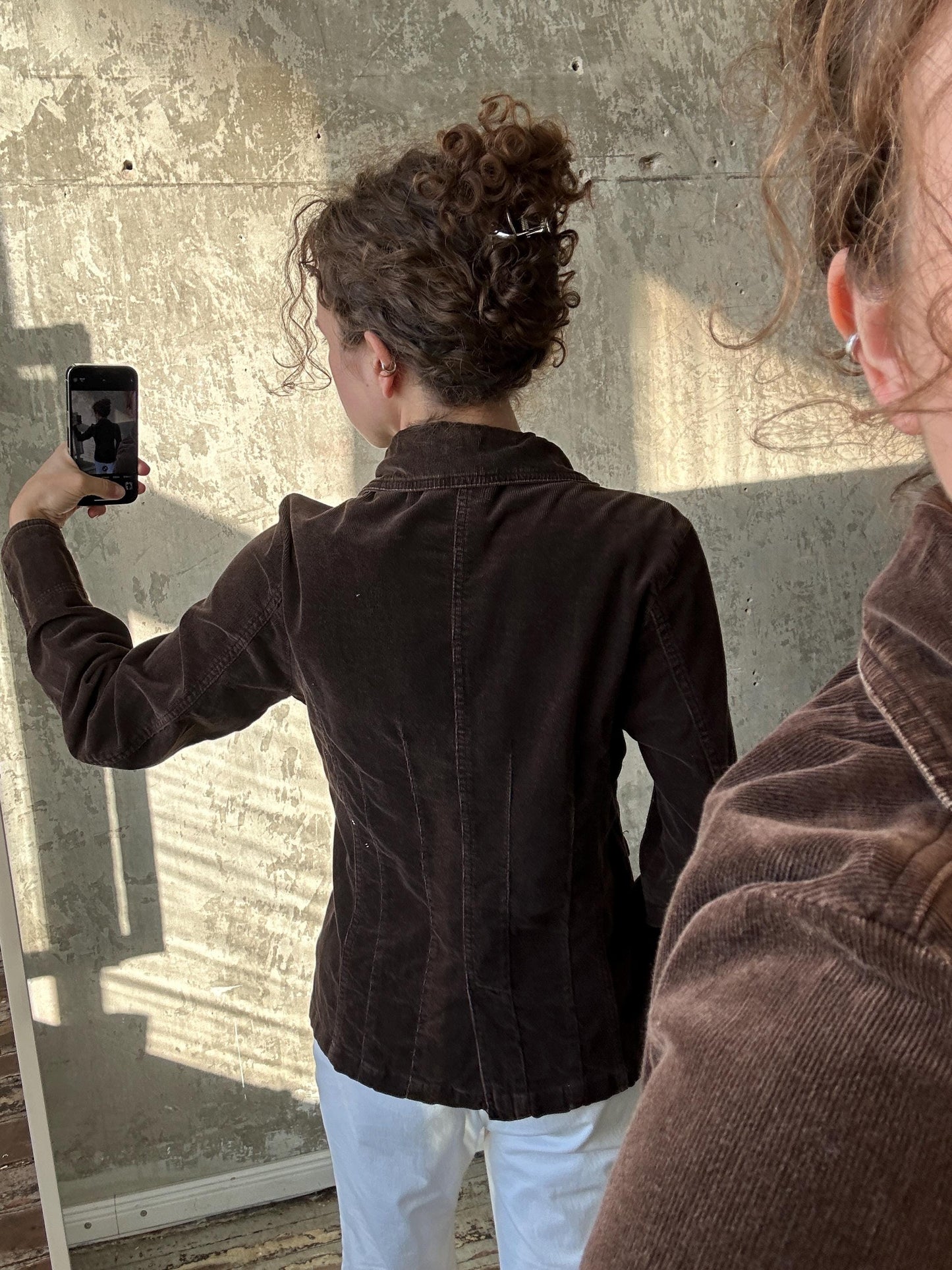 Vintage slim-fitted denim jeans jacket in brown