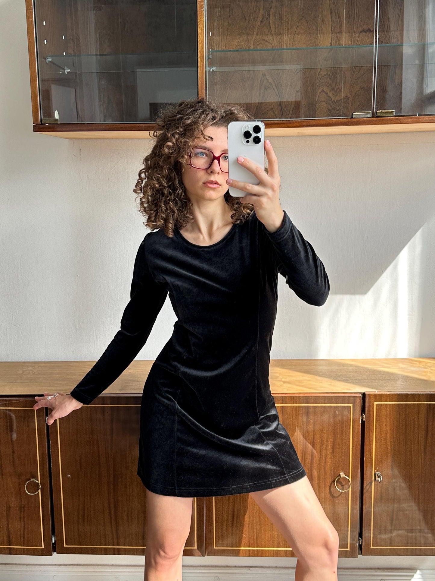 Vintage 90s long-sleeved velvet dress in black