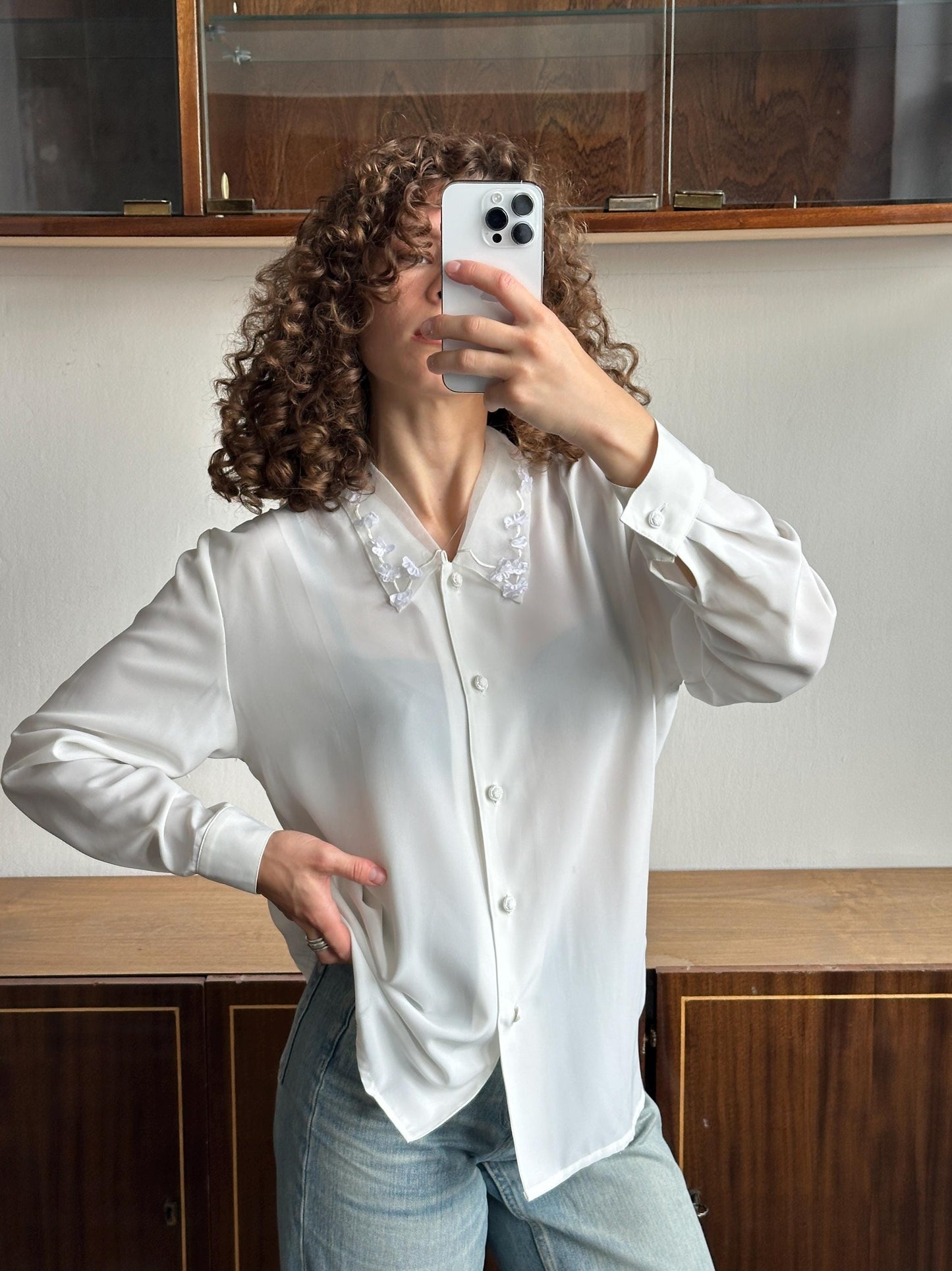 Vintage embroidered flowy blouse in white/cream