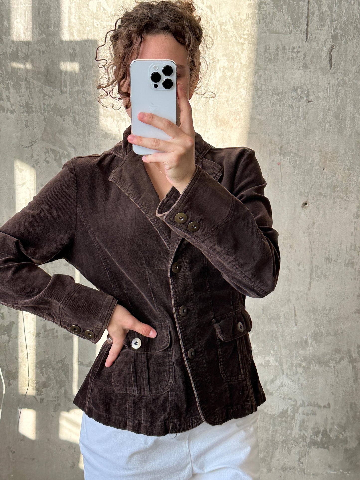 Vintage slim-fitted denim jeans jacket in brown