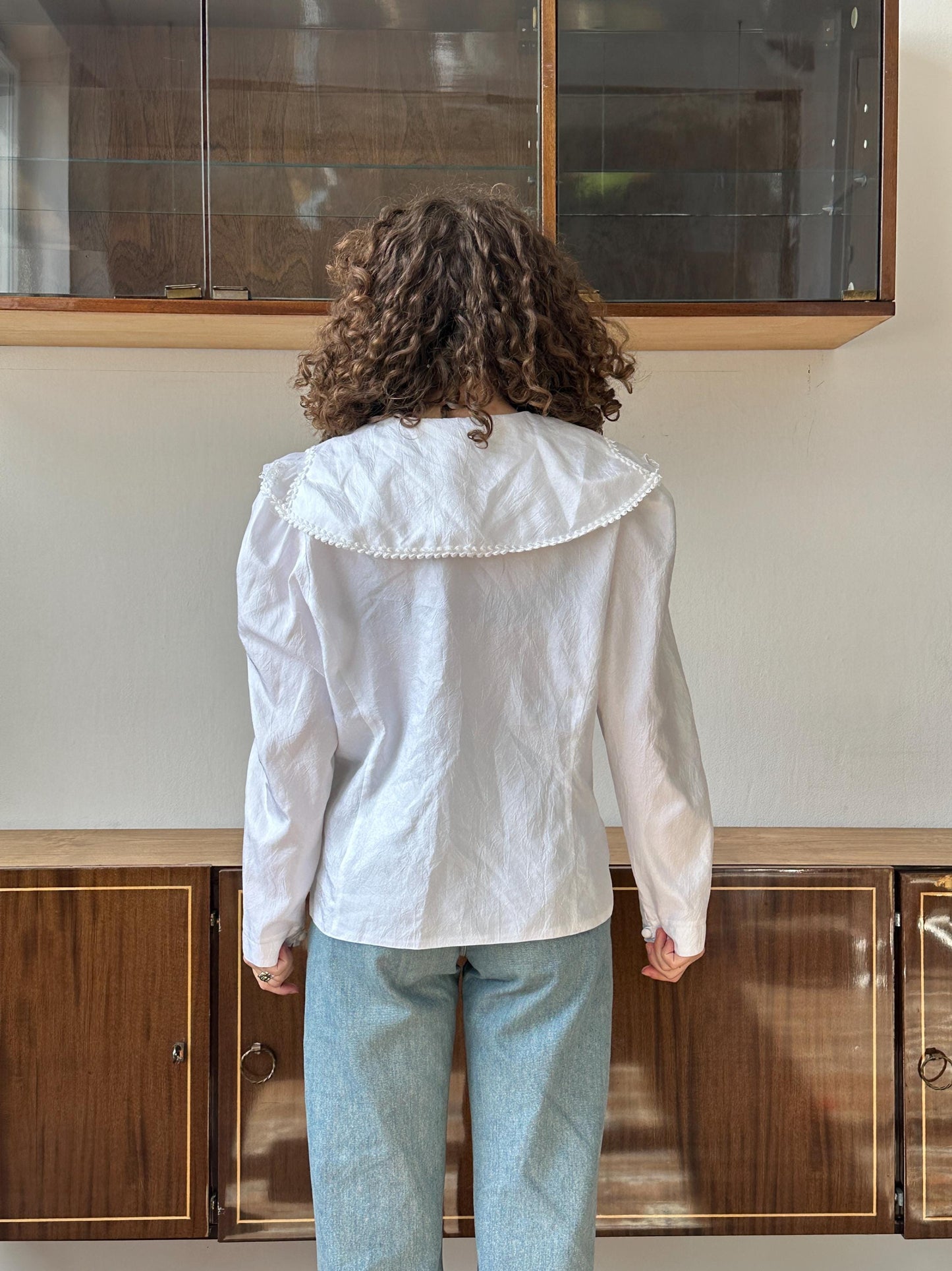 Vintage embroidered women blouse in white with large collar