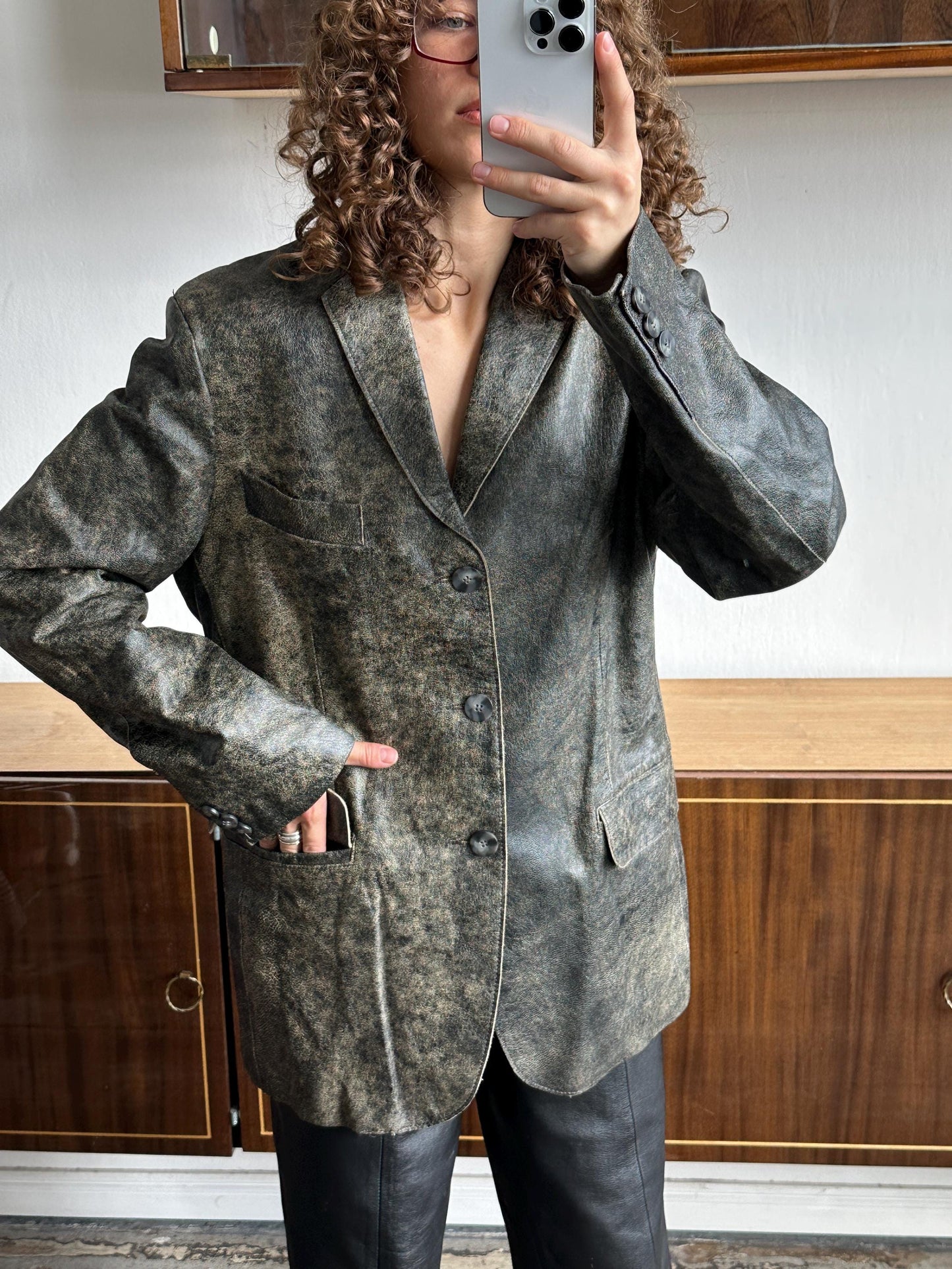 Vintage 90s minimalistic distressed leather blazer in grey, faded leather jacket