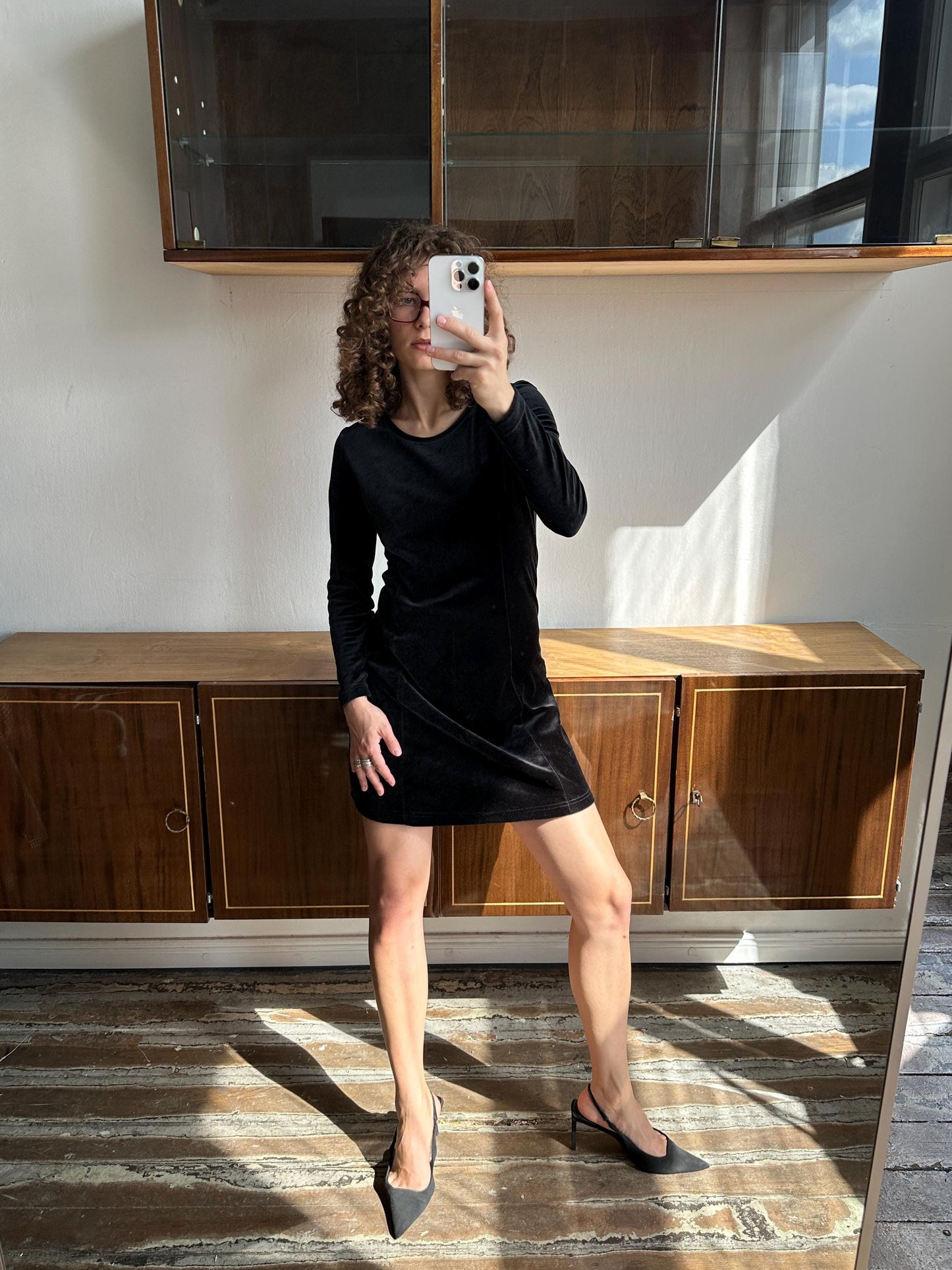 Vintage 90s long-sleeved velvet dress in black