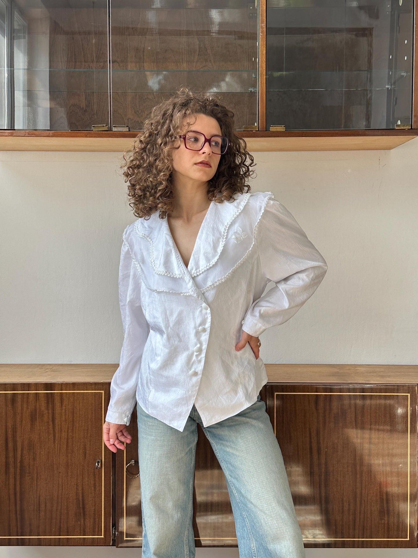 Vintage embroidered women blouse in white with large collar