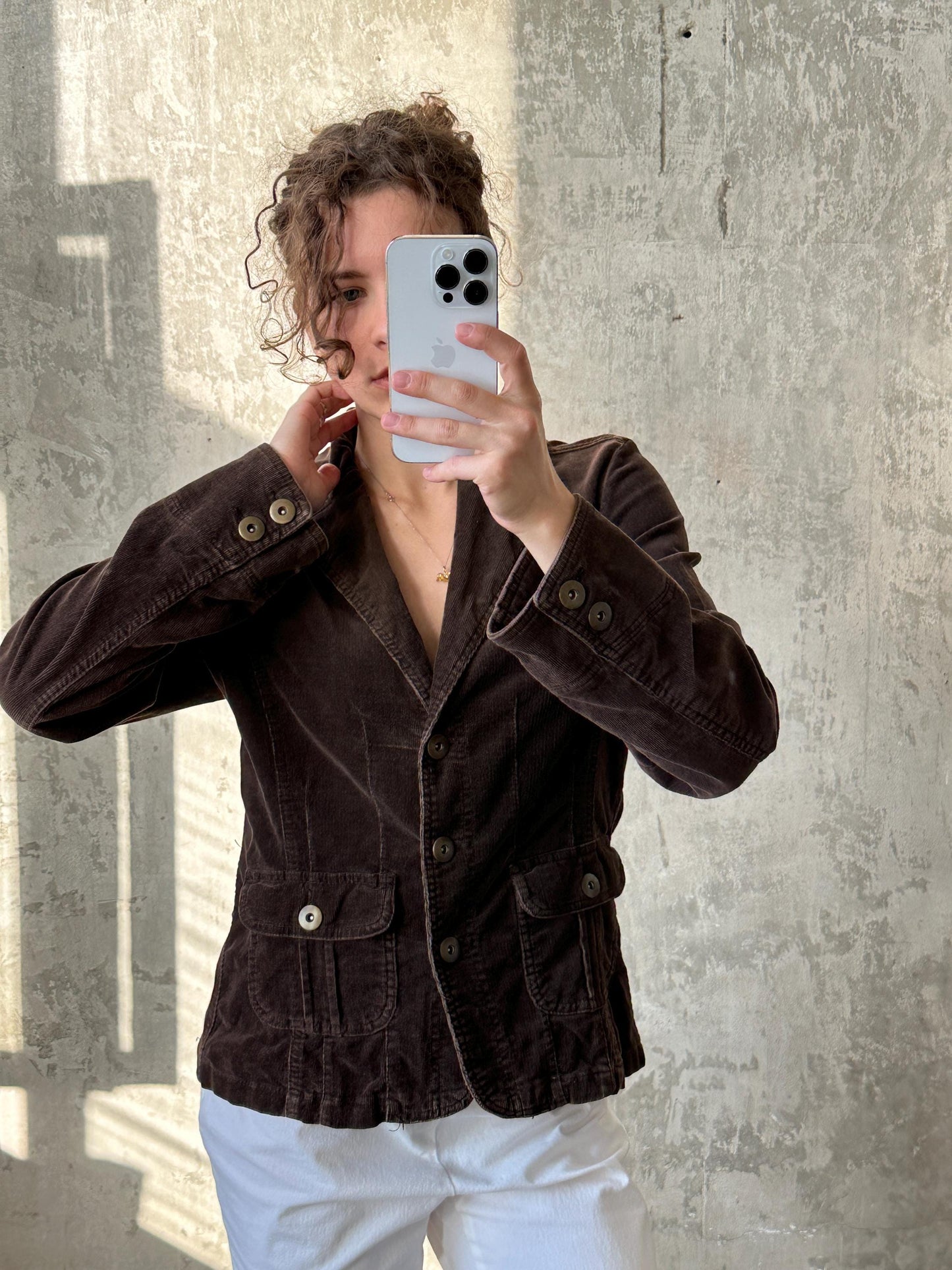 Vintage slim-fitted denim jeans jacket in brown