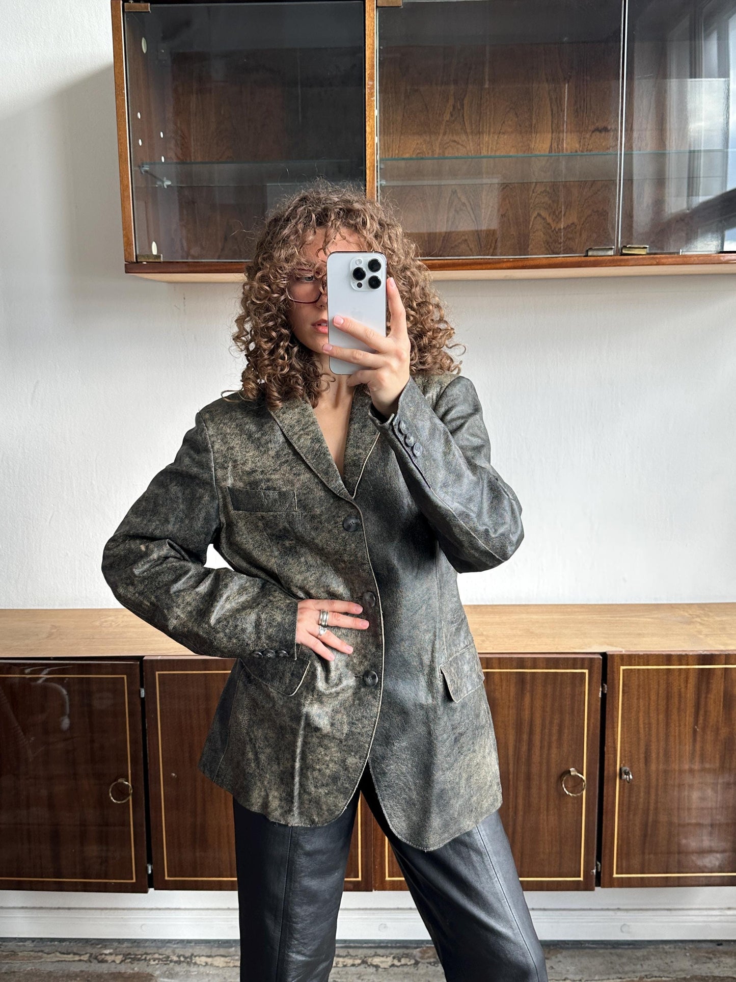 Vintage 90s minimalistic distressed leather blazer in grey, faded leather jacket