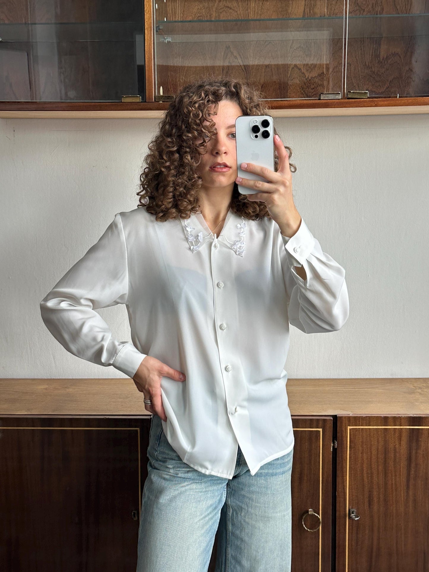 Vintage embroidered flowy blouse in white/cream