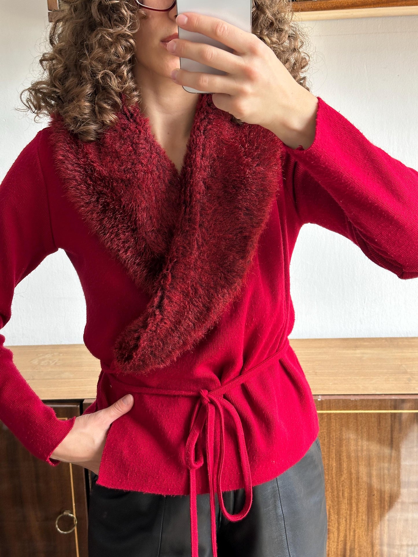 Vintage women slim-fit belted red cardigan with fur collar