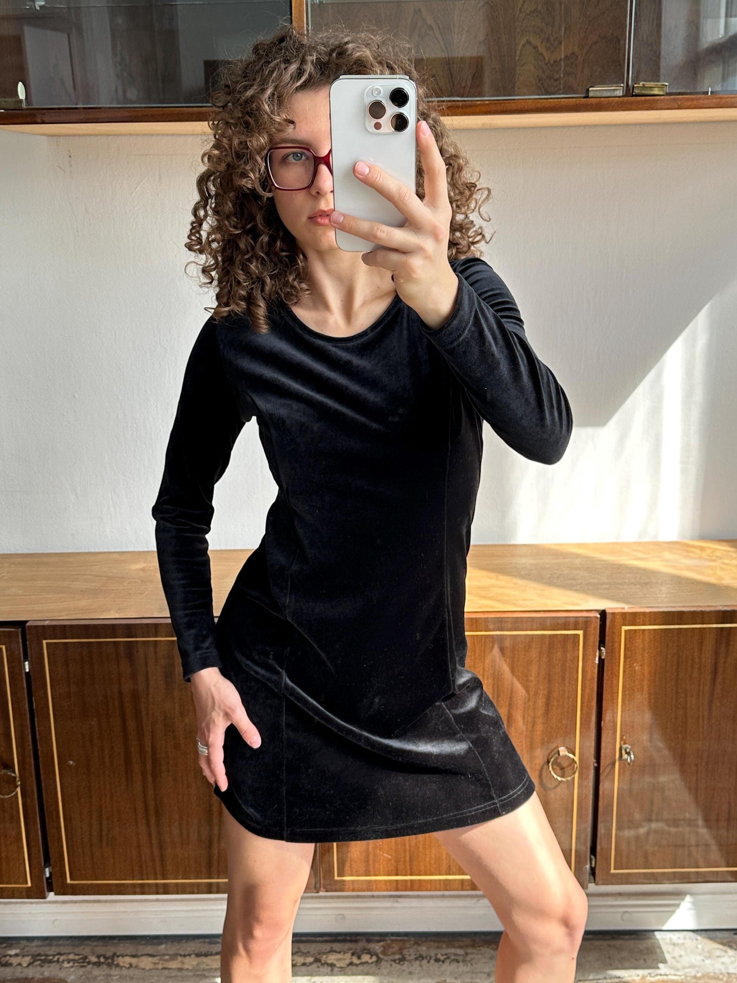Vintage 90s long-sleeved velvet dress in black