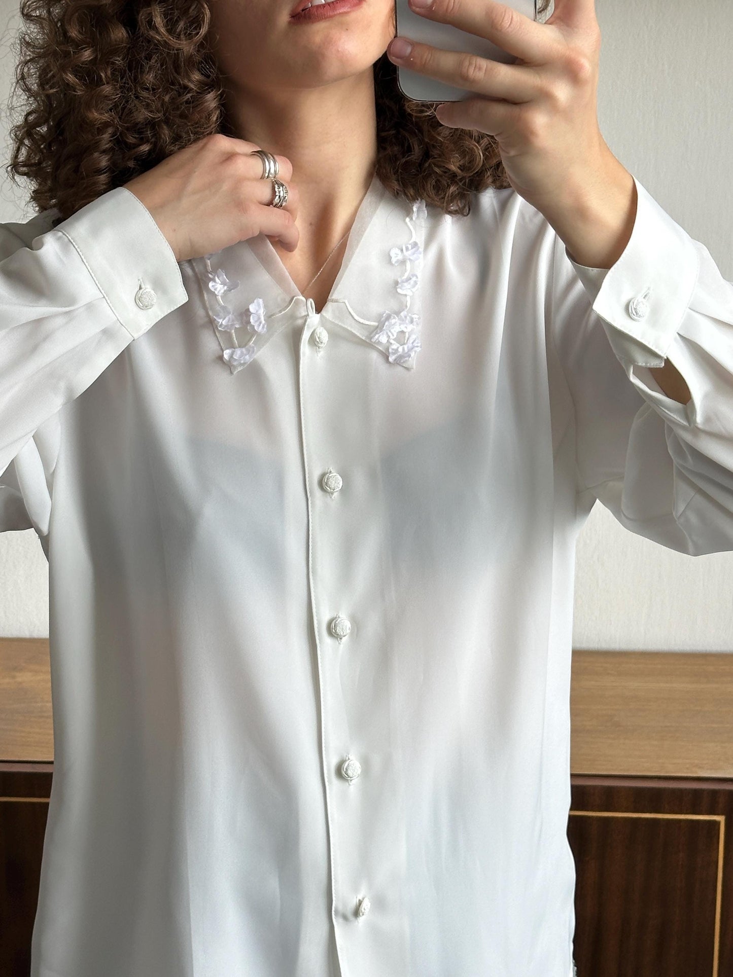 Vintage embroidered flowy blouse in white/cream