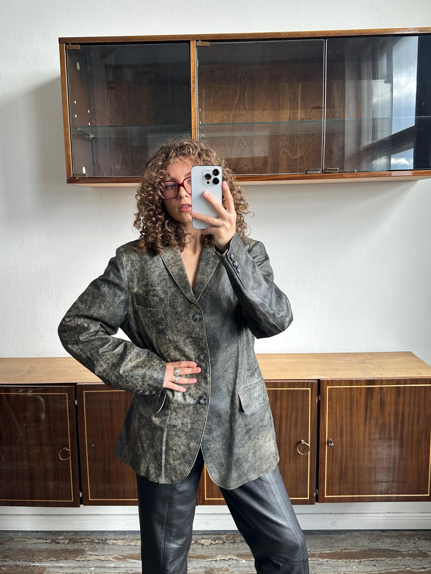 Vintage 90s minimalistic distressed leather blazer in grey, faded leather jacket