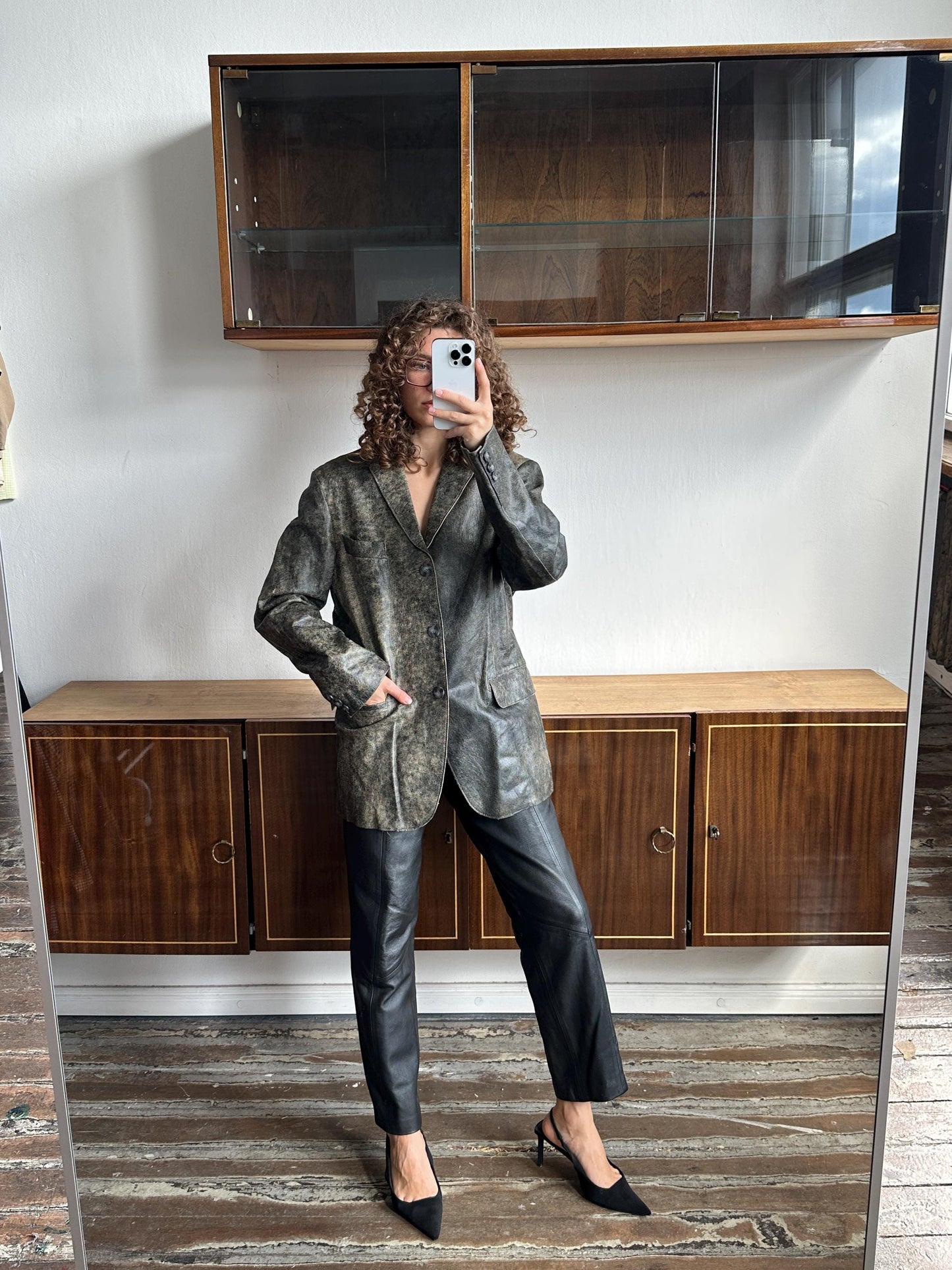 Vintage 90s minimalistic distressed leather blazer in grey, faded leather jacket