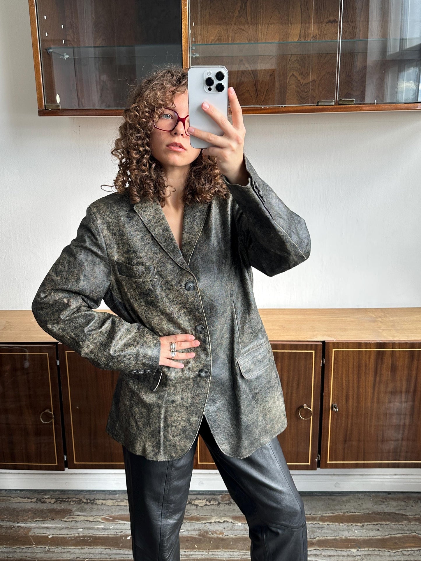 Vintage 90s minimalistic distressed leather blazer in grey, faded leather jacket