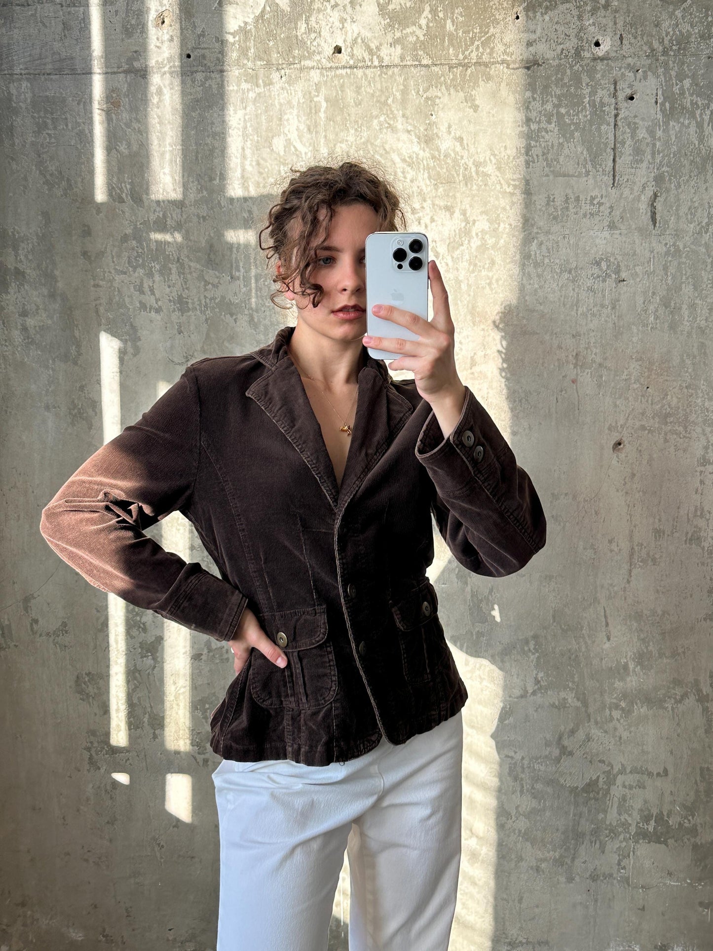 Vintage slim-fitted denim jeans jacket in brown