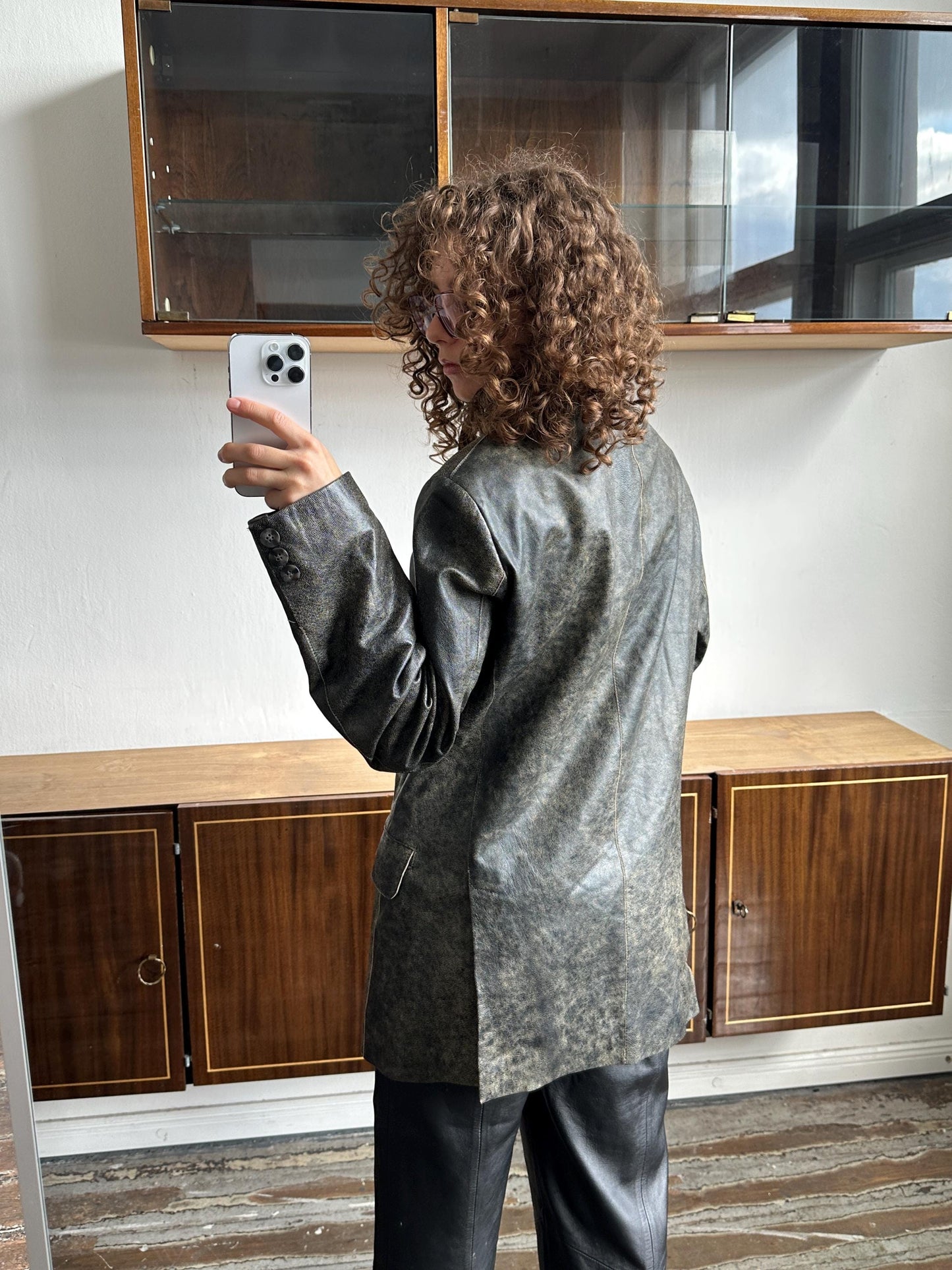 Vintage 90s minimalistic distressed leather blazer in grey, faded leather jacket