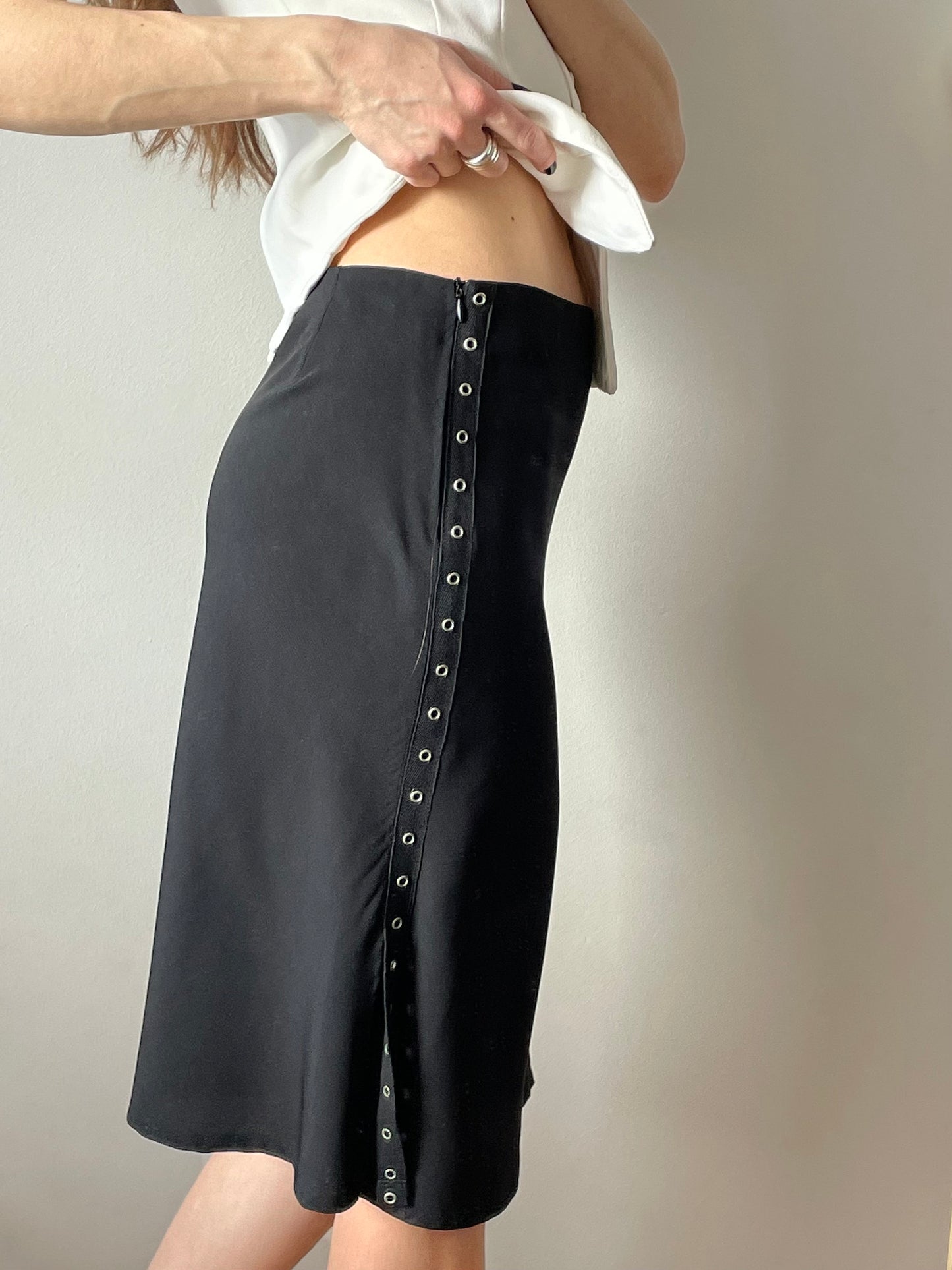 Vintage iconic skirt in black, classic knee-length skirt