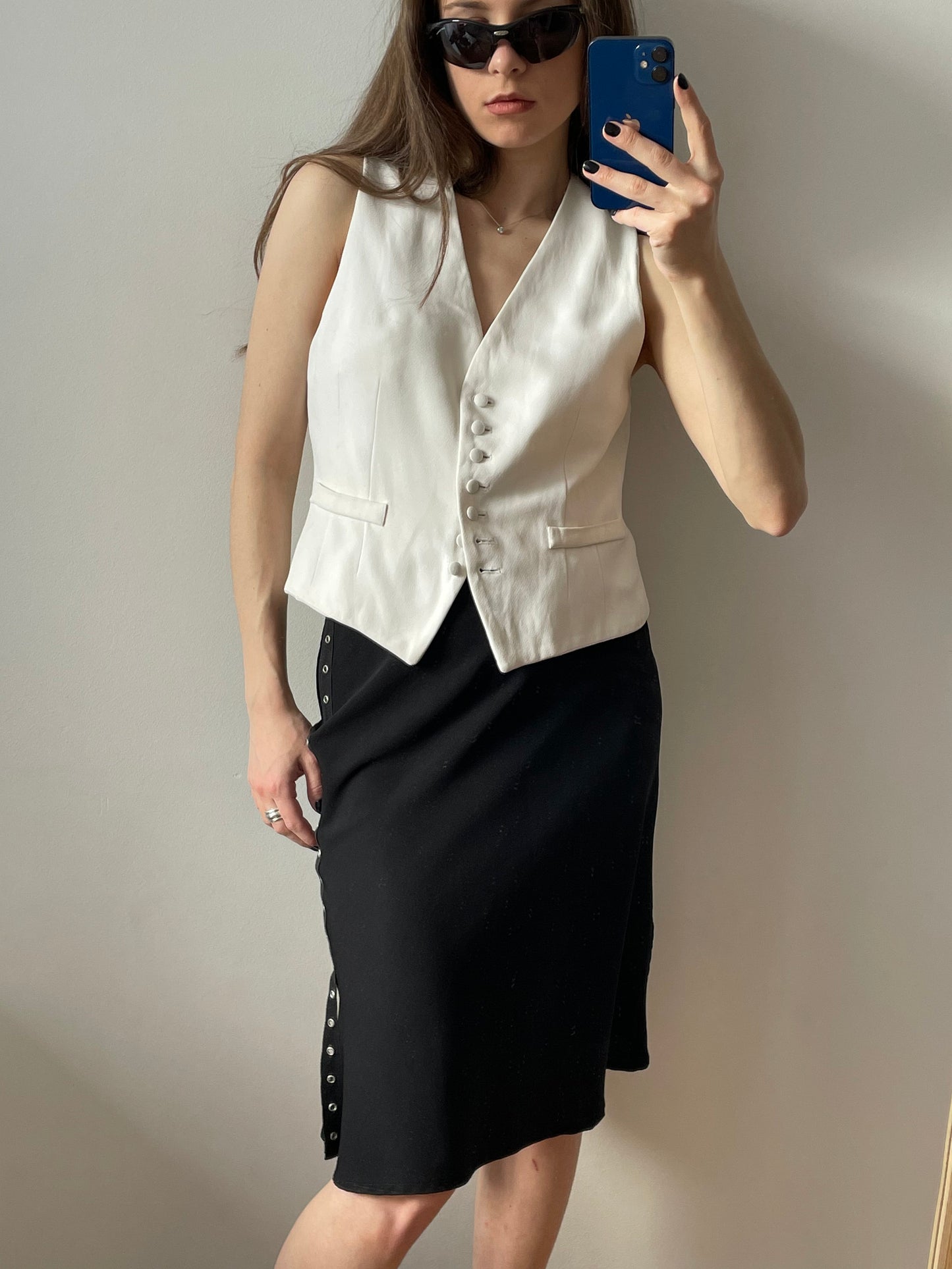 Vintage iconic skirt in black, classic knee-length skirt