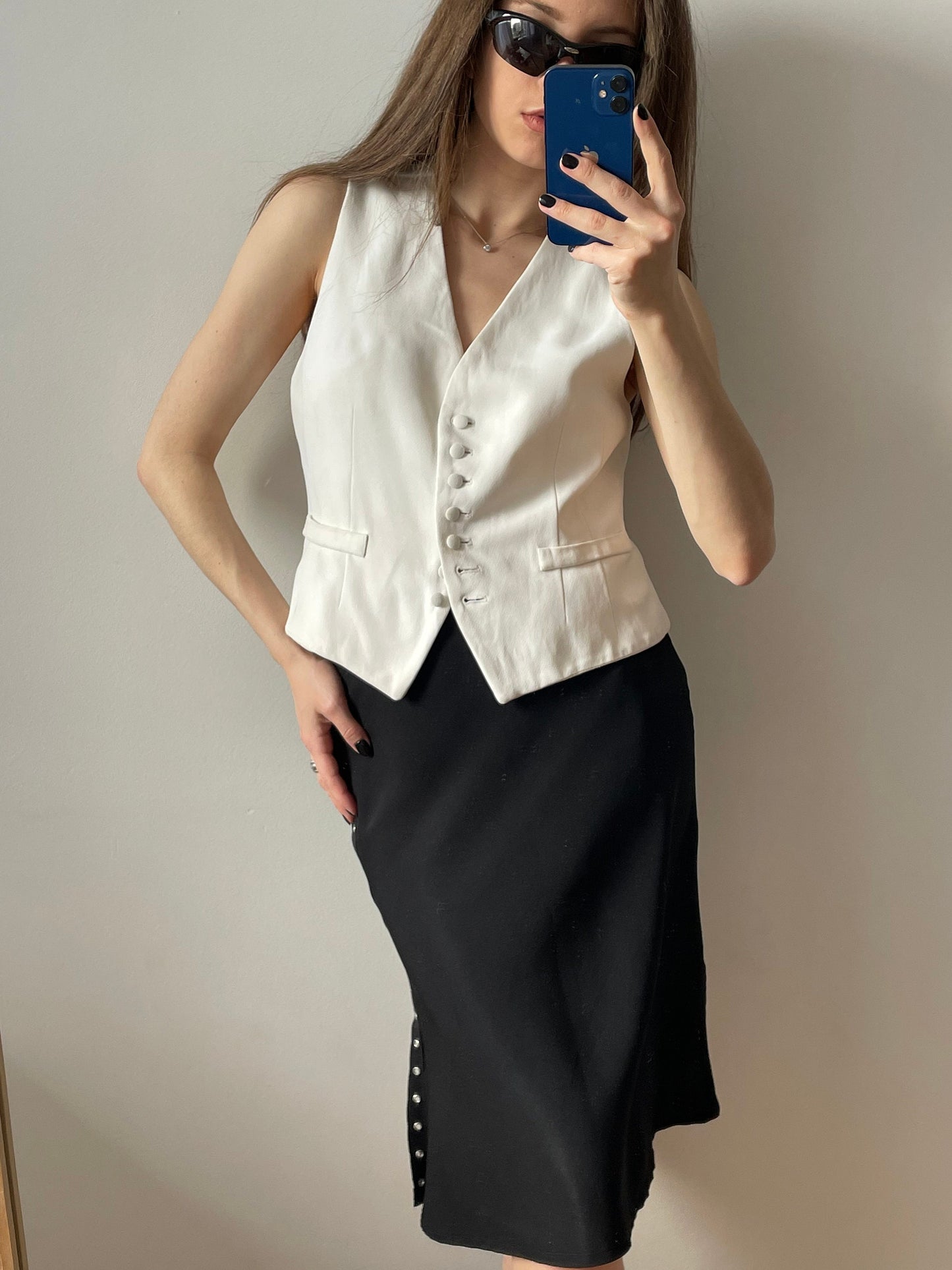 Vintage iconic skirt in black, classic knee-length skirt