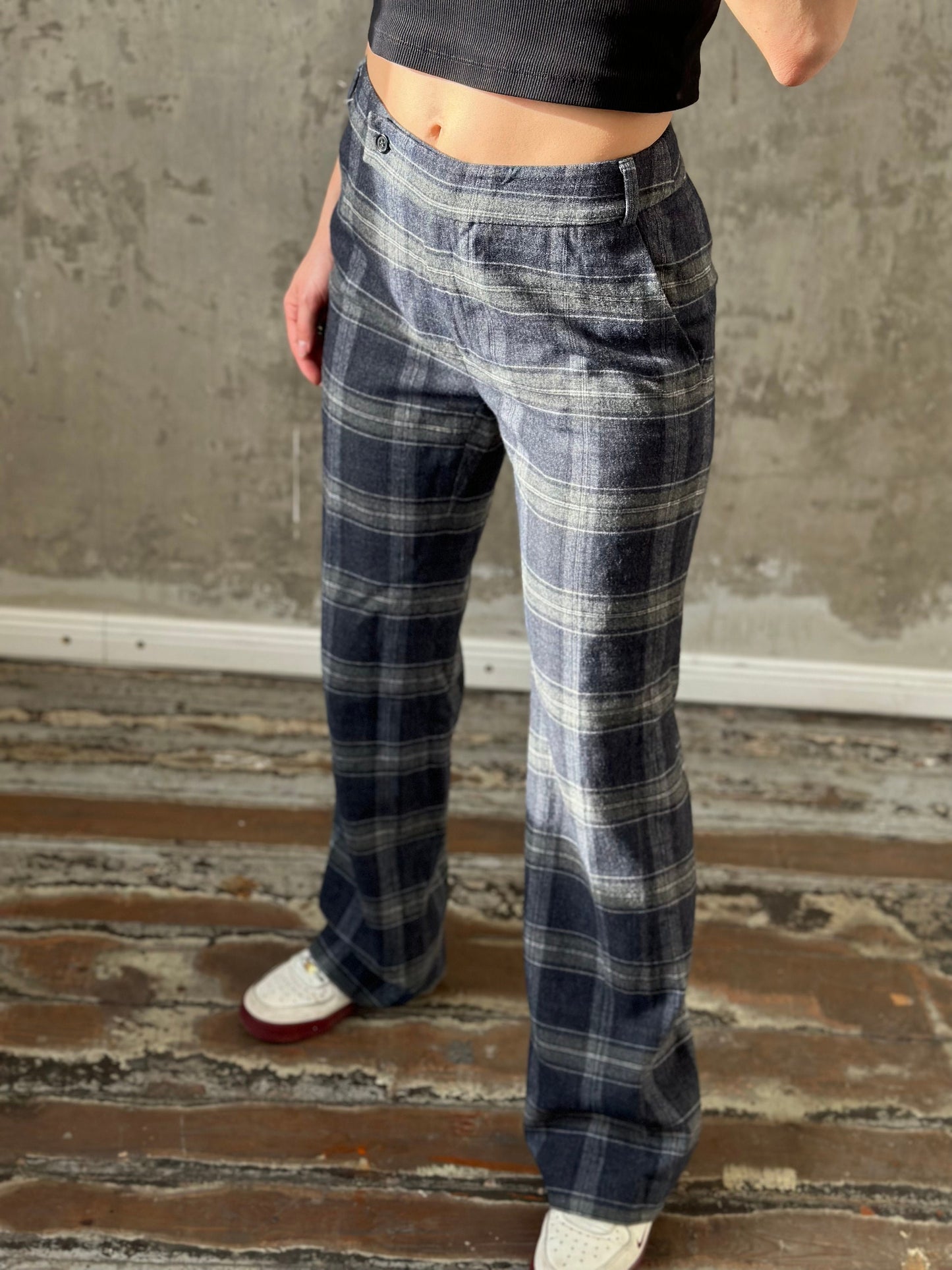Vintage women checked wool trousers in grey