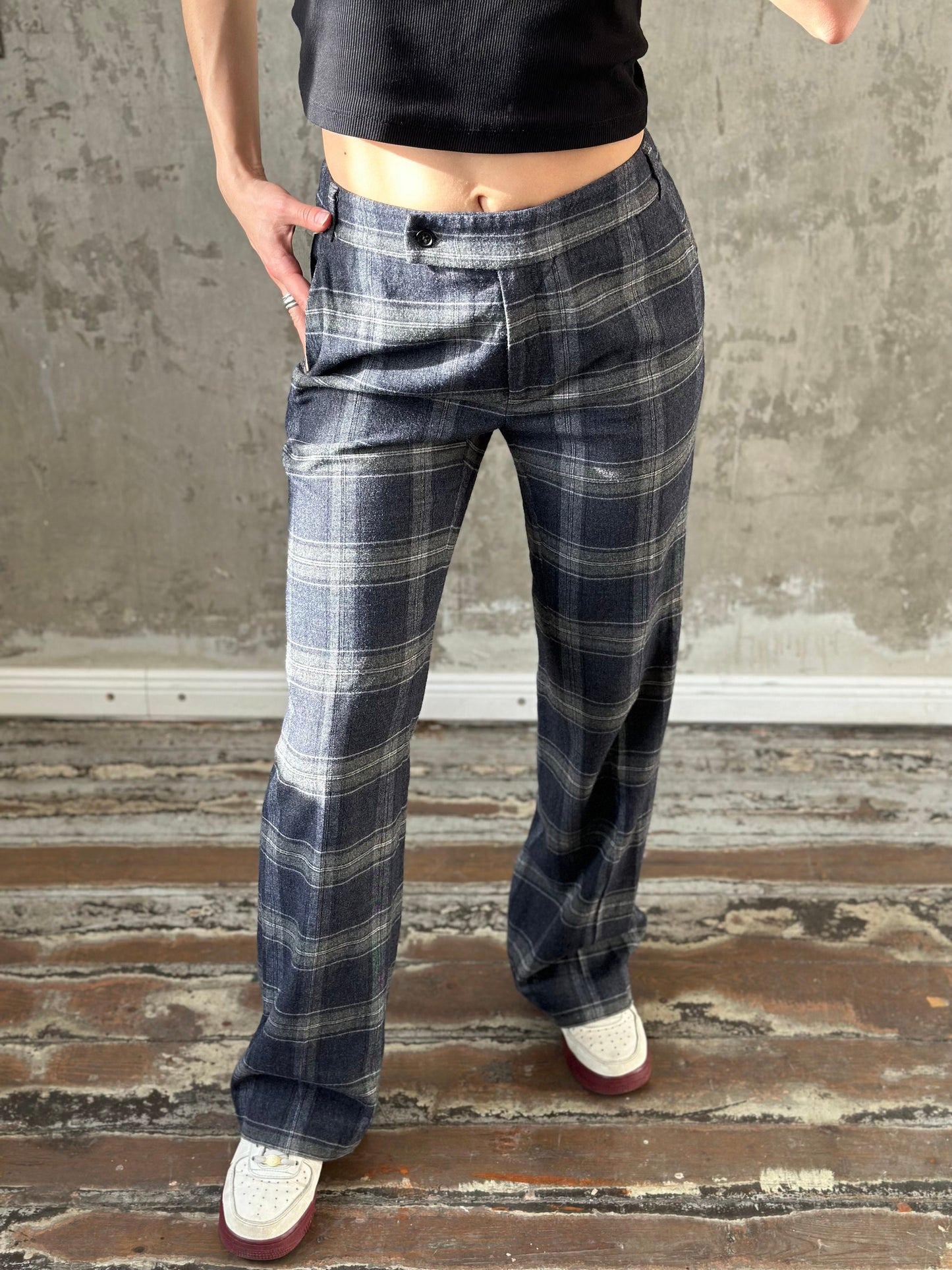 Vintage women checked wool trousers in grey