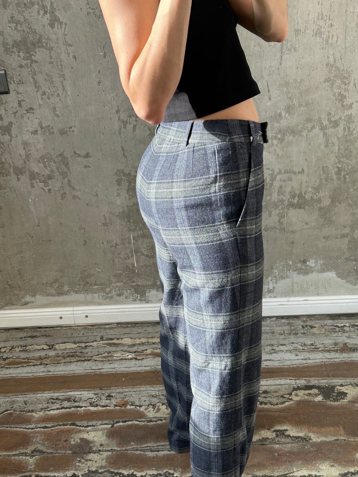 Vintage women checked wool trousers in grey