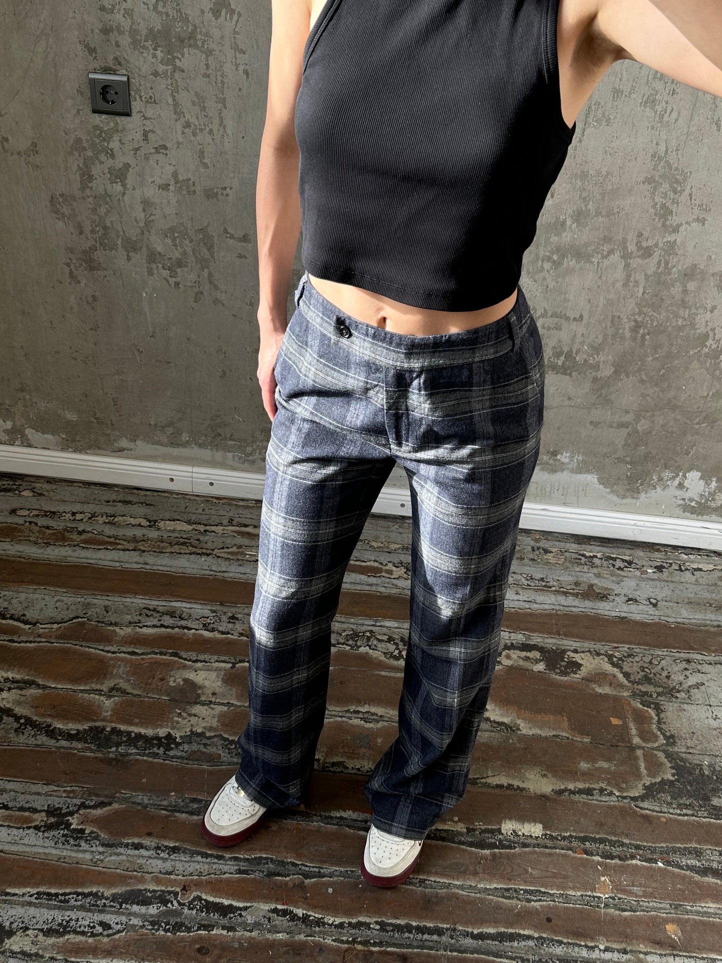 Vintage women checked wool trousers in grey