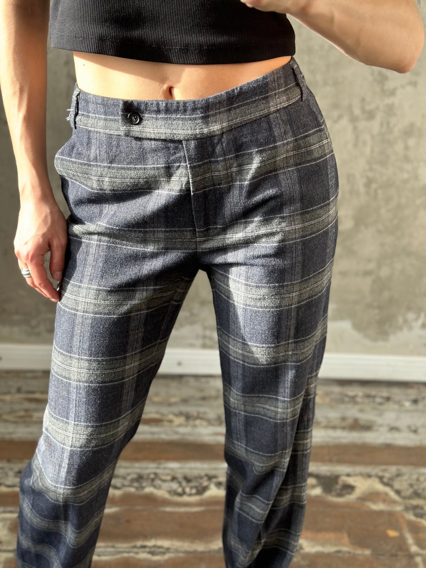 Vintage women checked wool trousers in grey