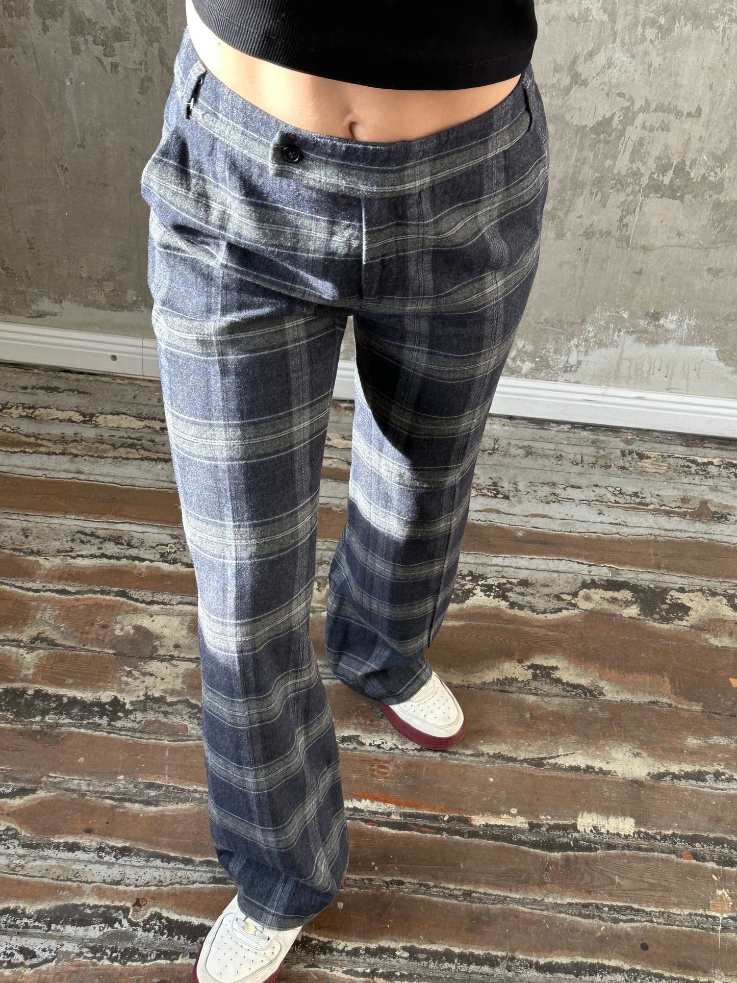 Vintage women checked wool trousers in grey