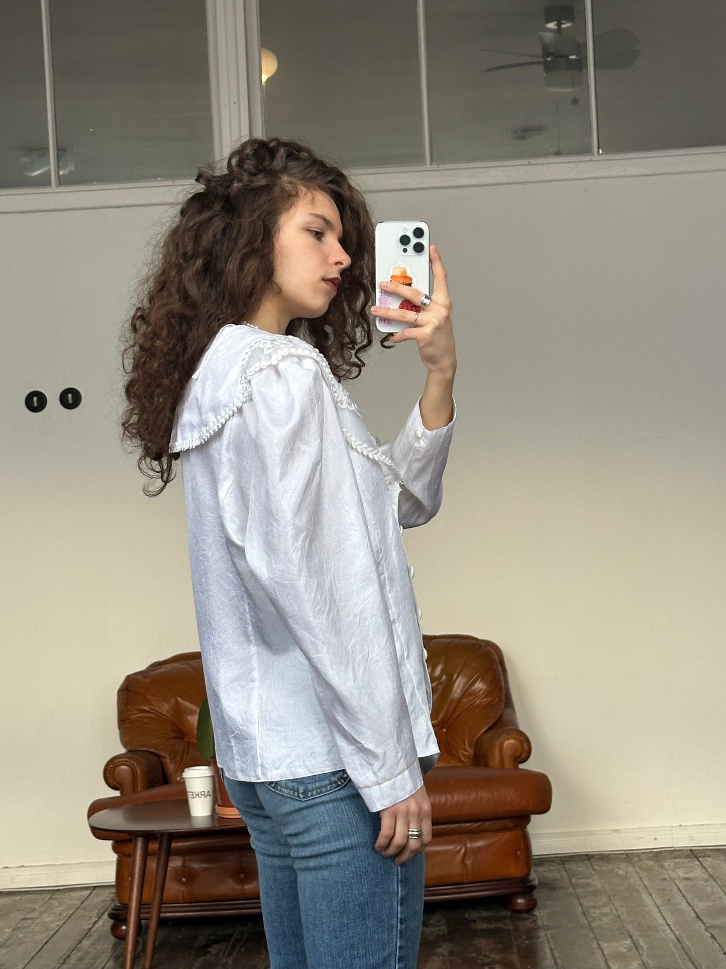 Vintage embroidered women blouse in white with large collar