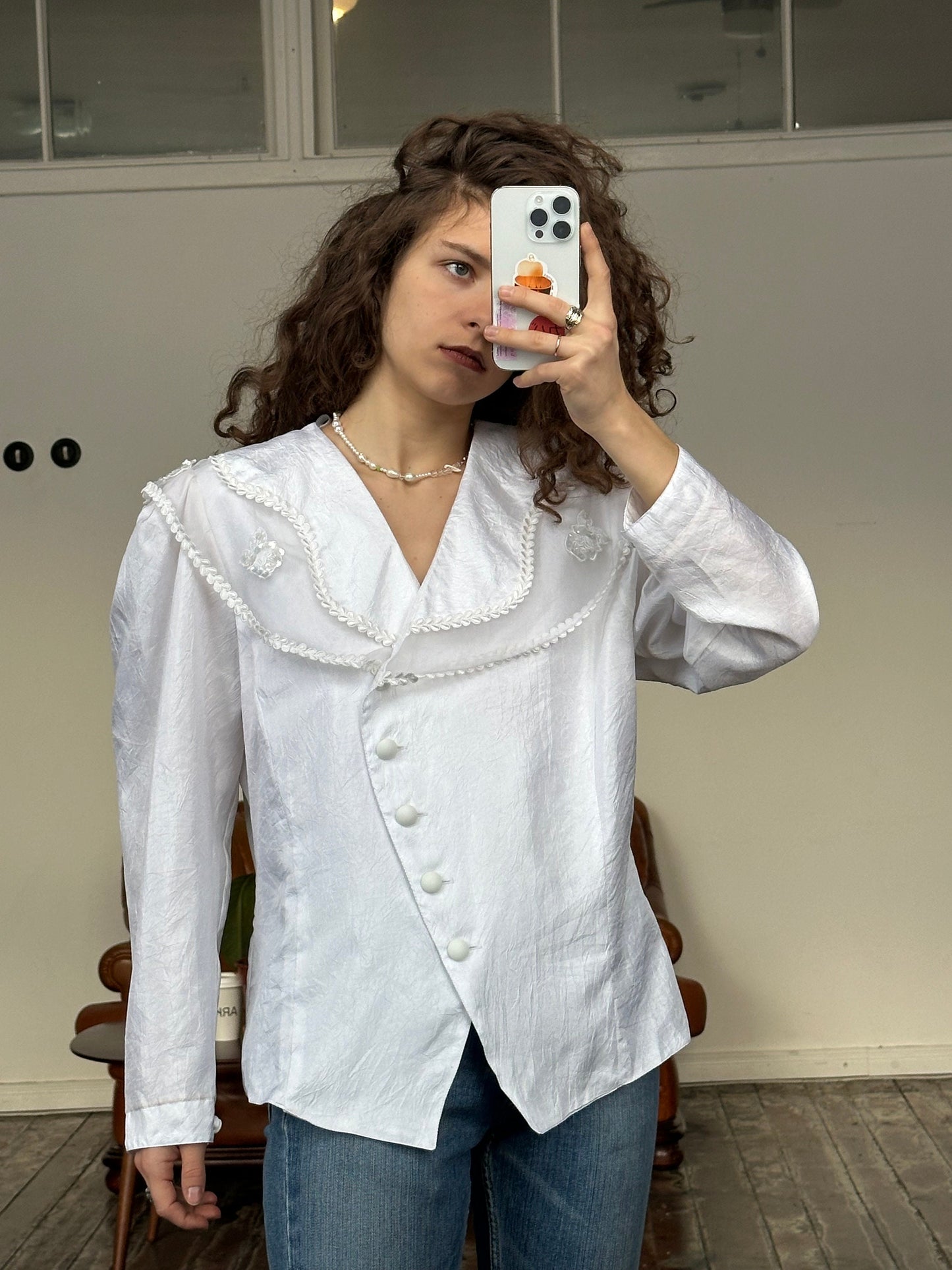 Vintage embroidered women blouse in white with large collar
