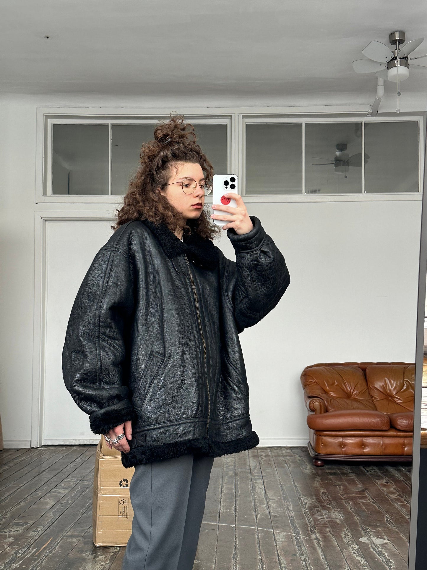 Vintage aviator leather jacket in black with fur collar