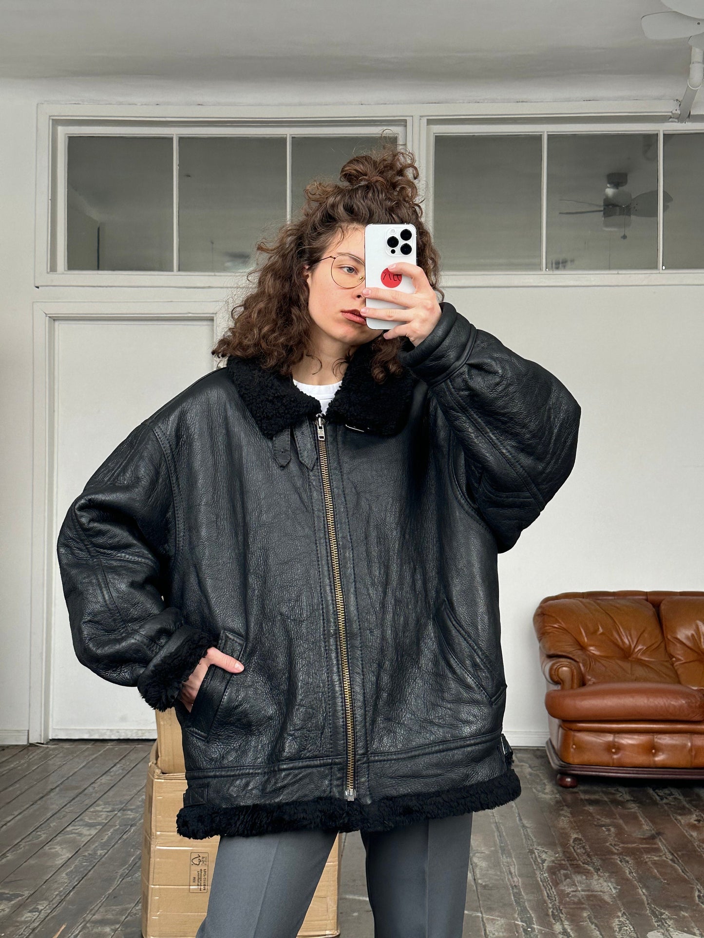 Vintage aviator leather jacket in black with fur collar