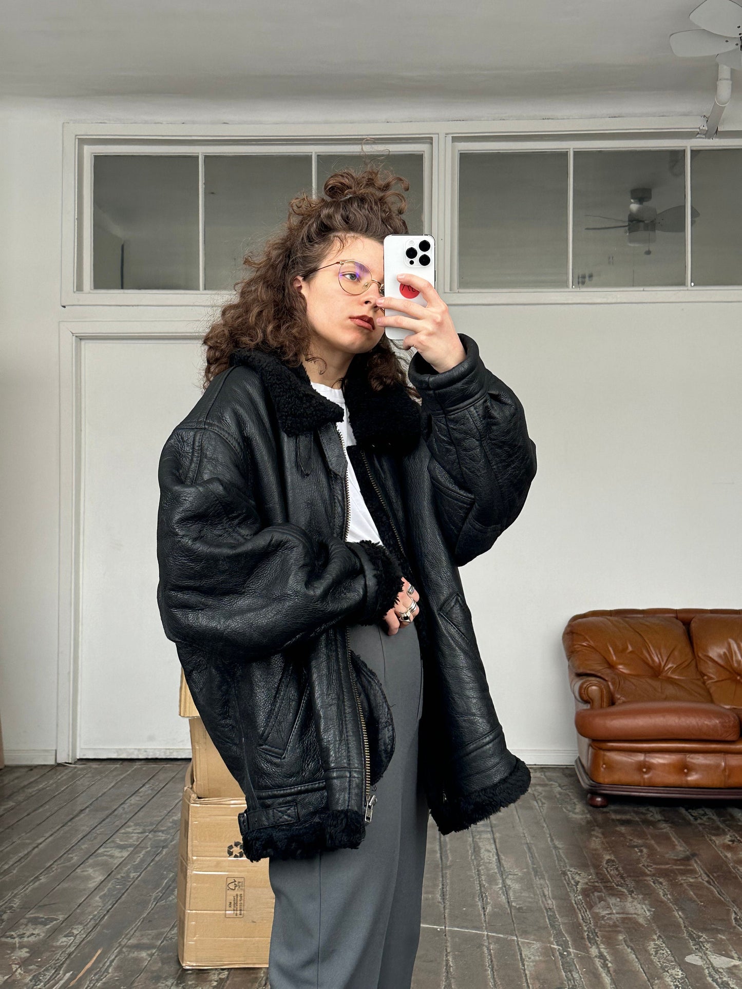Vintage aviator leather jacket in black with fur collar