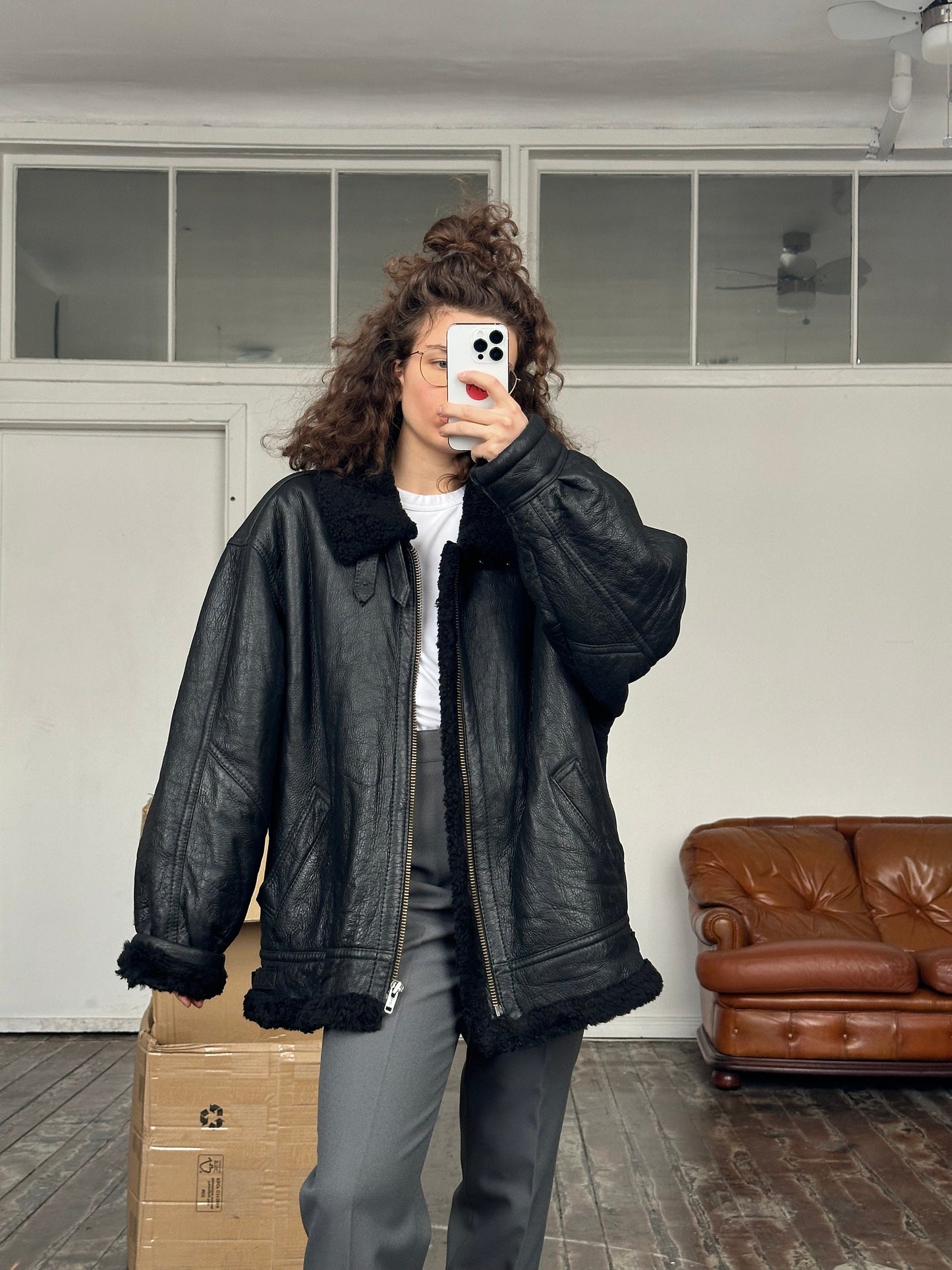 Vintage aviator leather jacket in black with fur collar