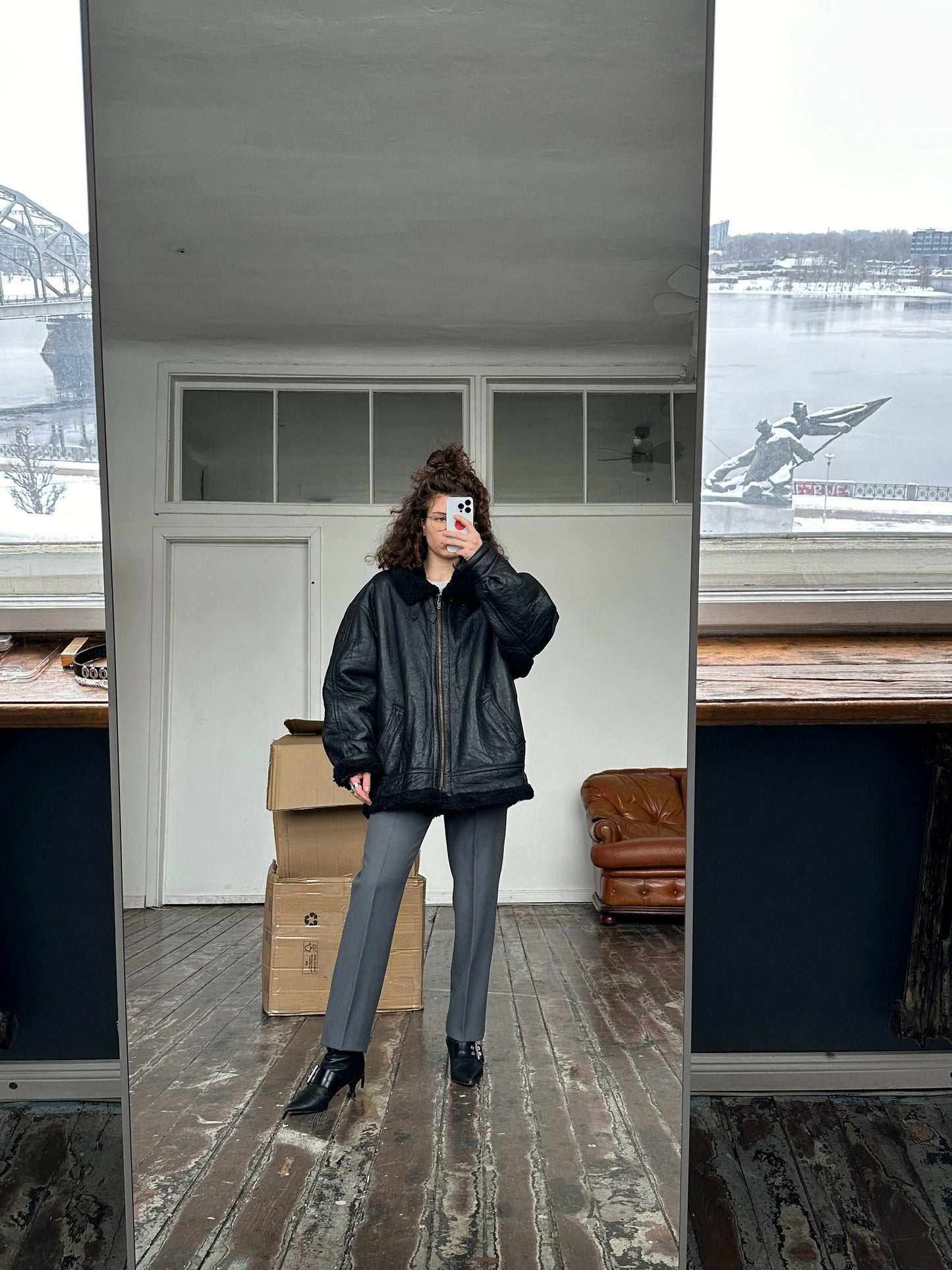 Vintage aviator leather jacket in black with fur collar