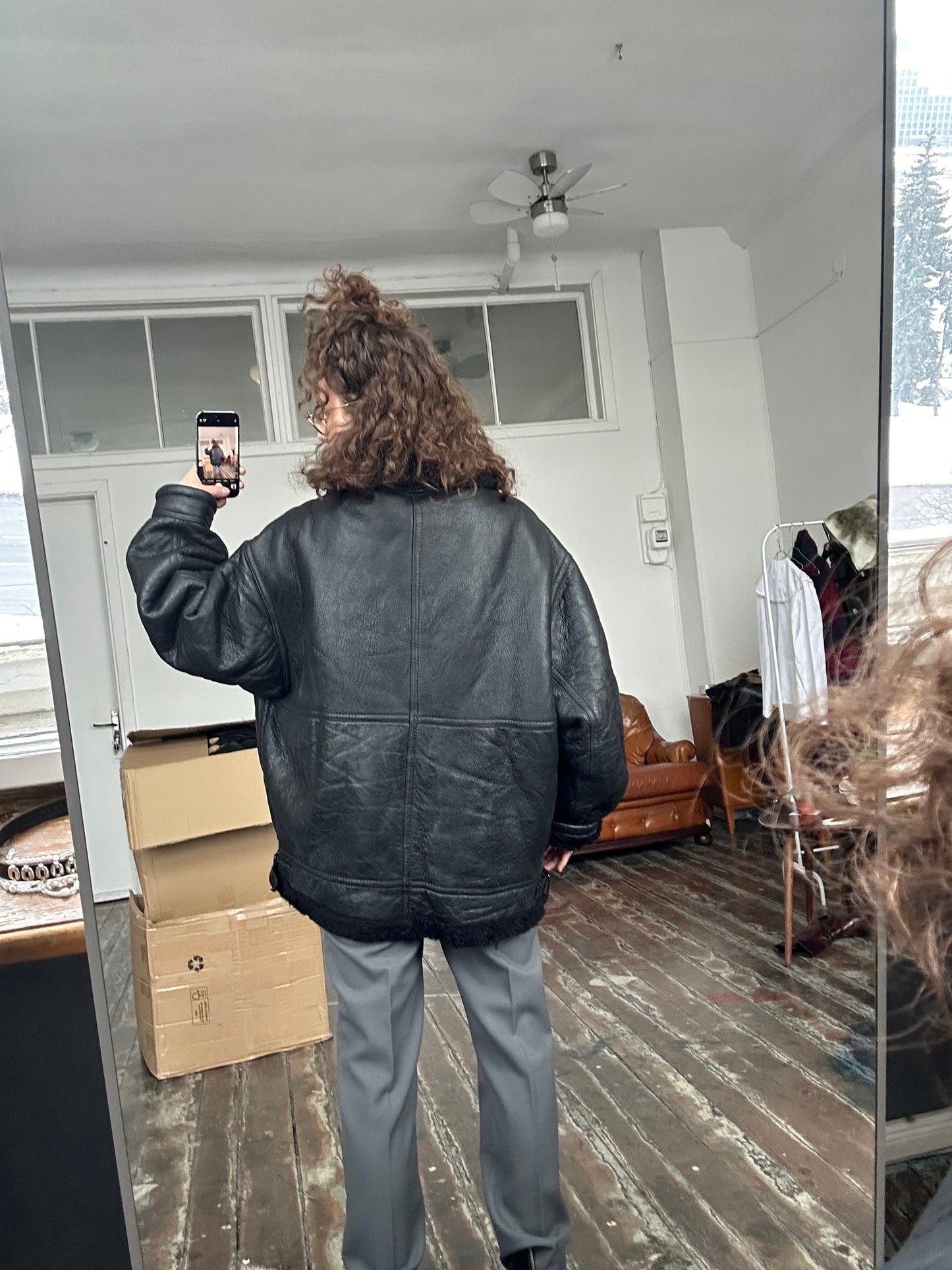 Vintage aviator leather jacket in black with fur collar