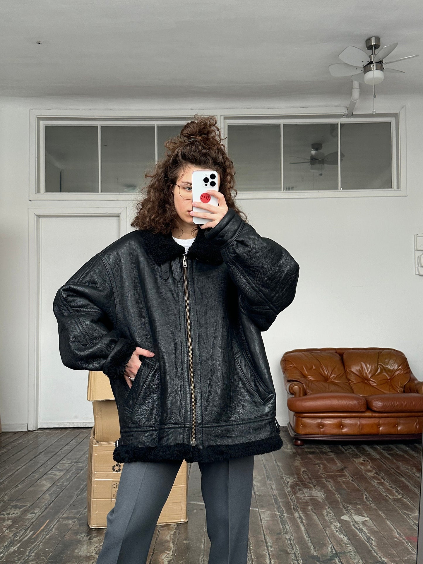 Vintage aviator leather jacket in black with fur collar