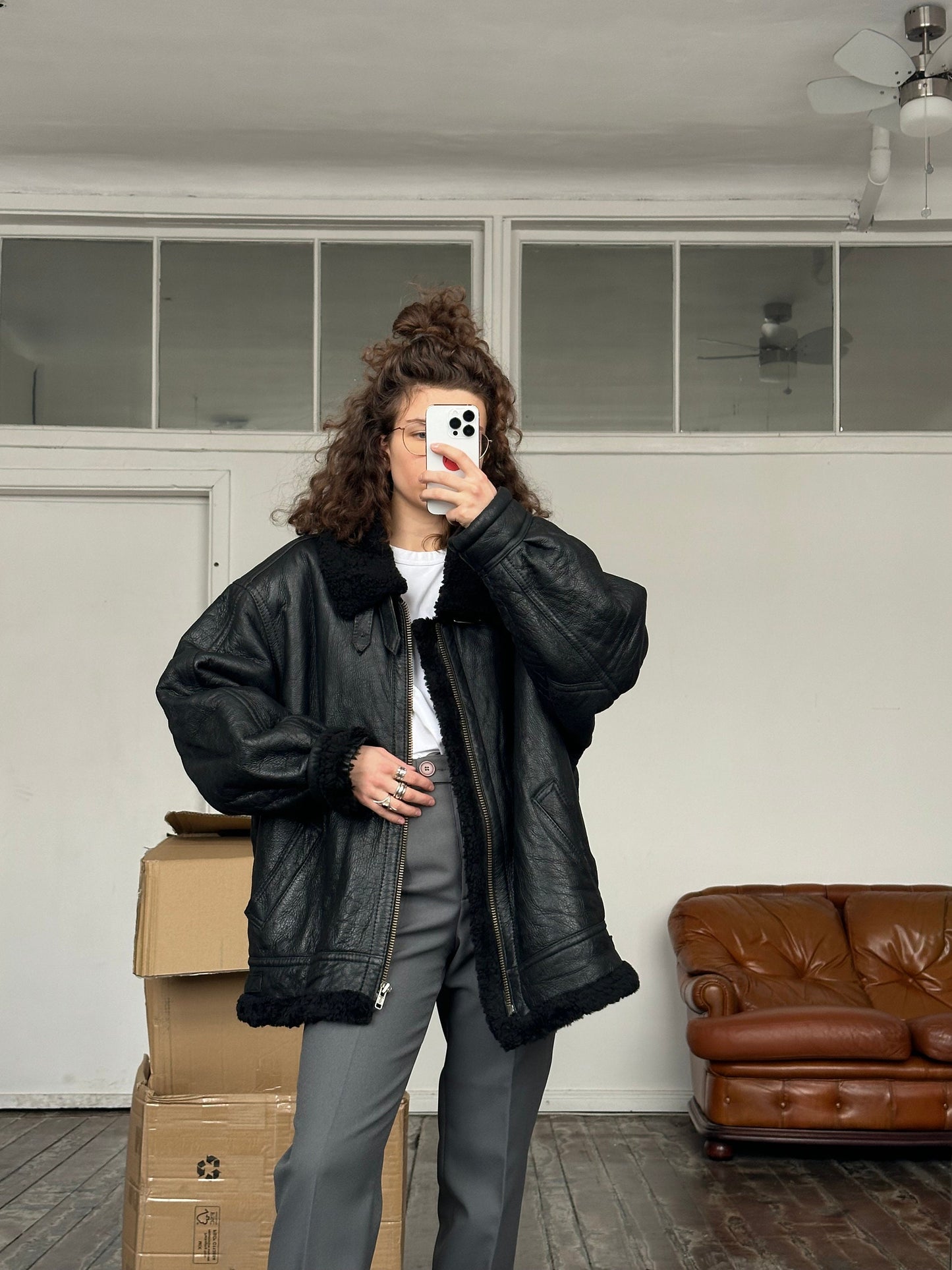 Vintage aviator leather jacket in black with fur collar