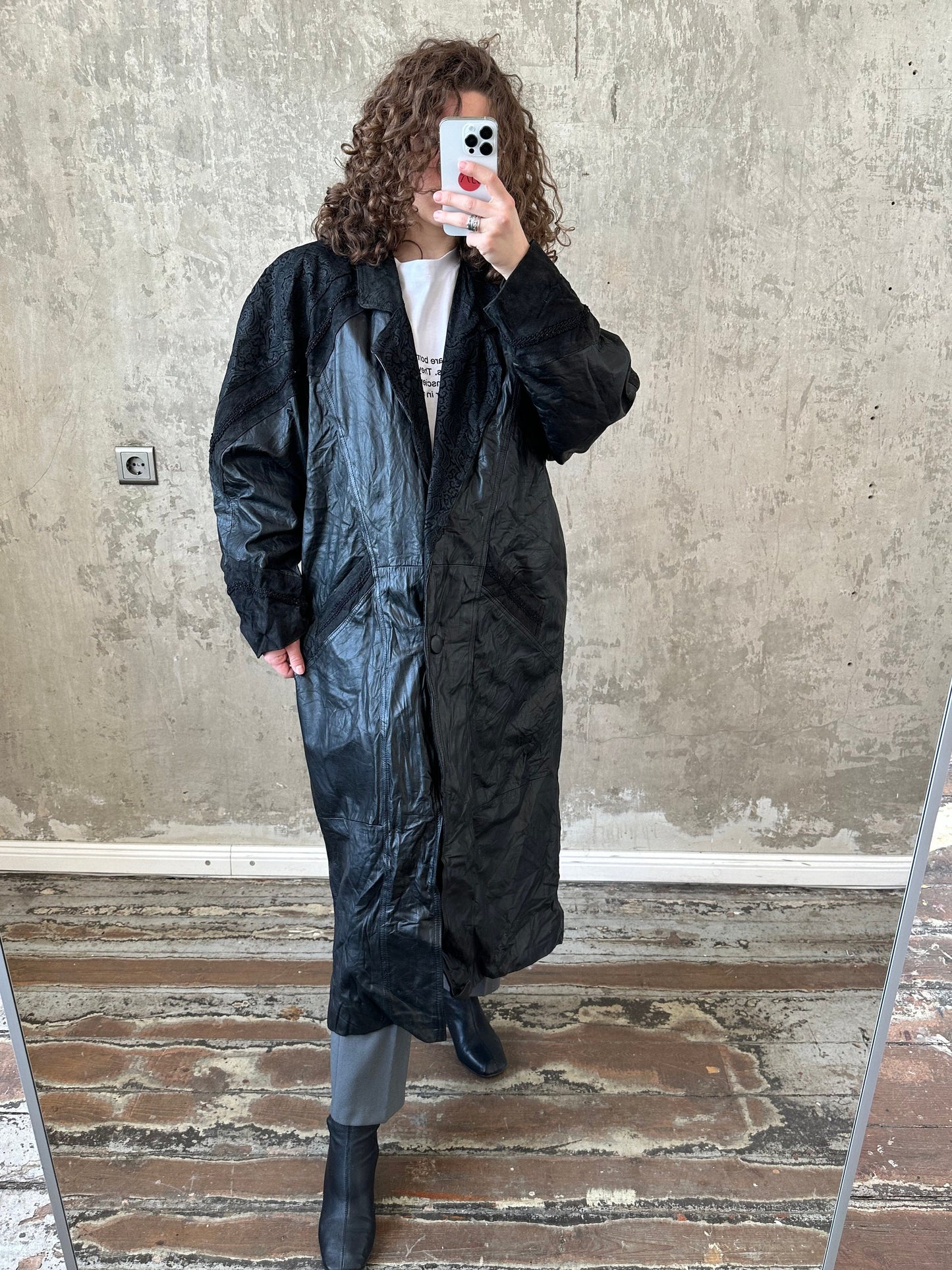 Vintage 90s straight leather coat in black