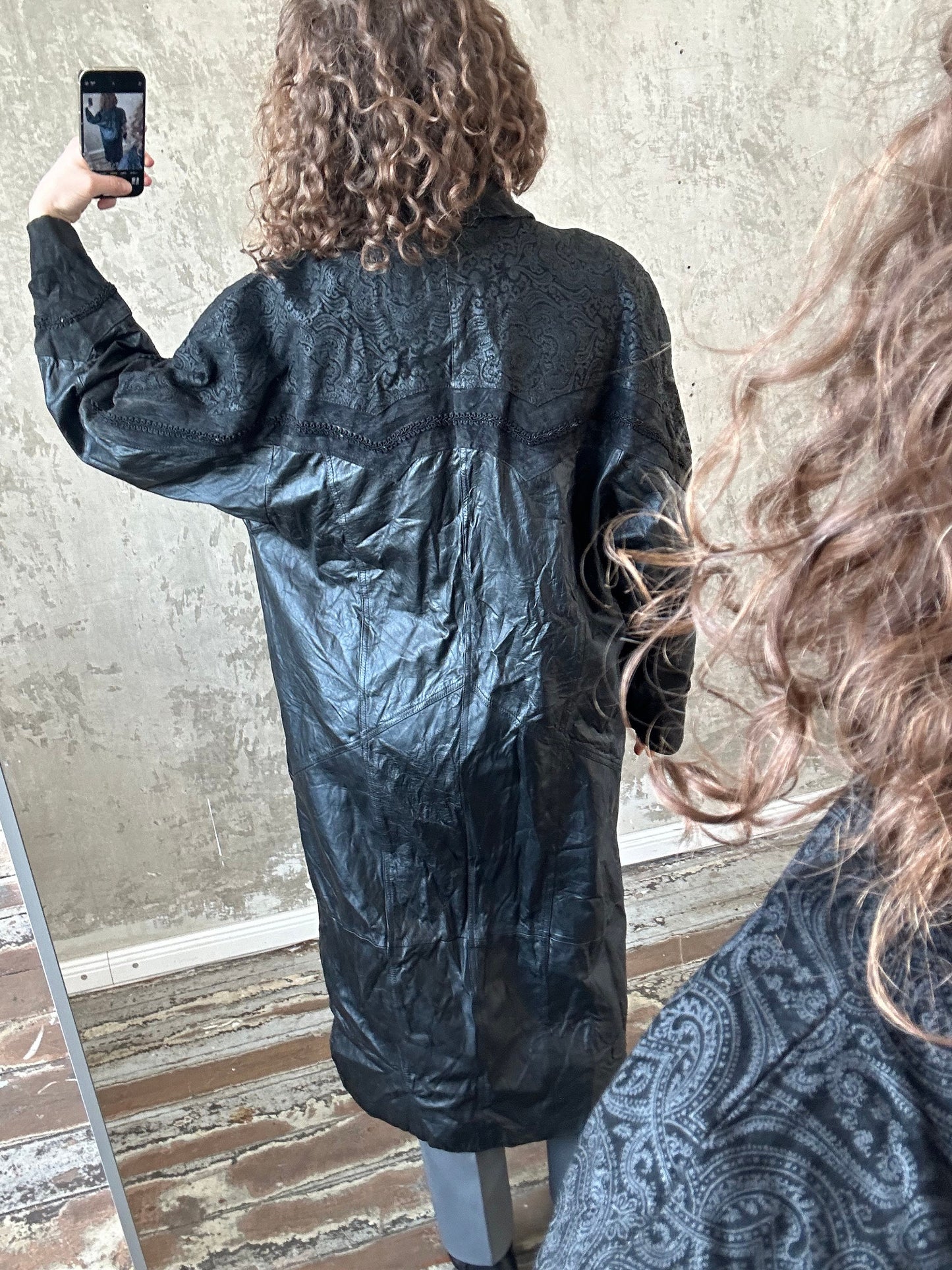 Vintage 90s straight leather coat in black