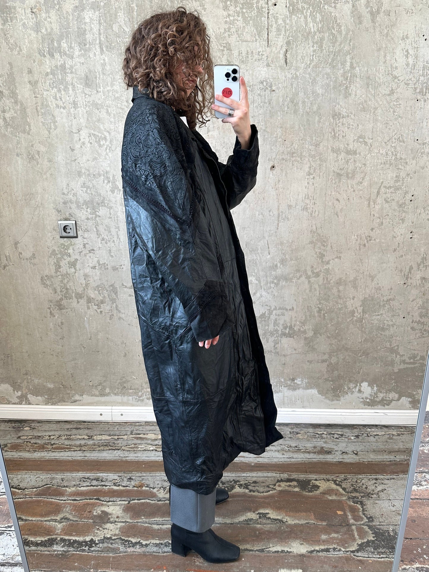 Vintage 90s straight leather coat in black